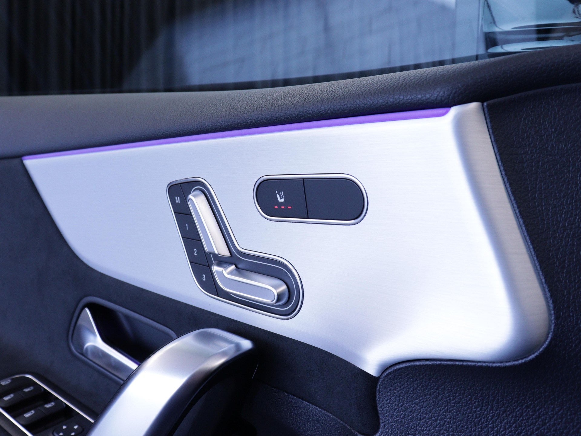 MERCEDES-BENZ A 200 Night Star AMG Line-image-9