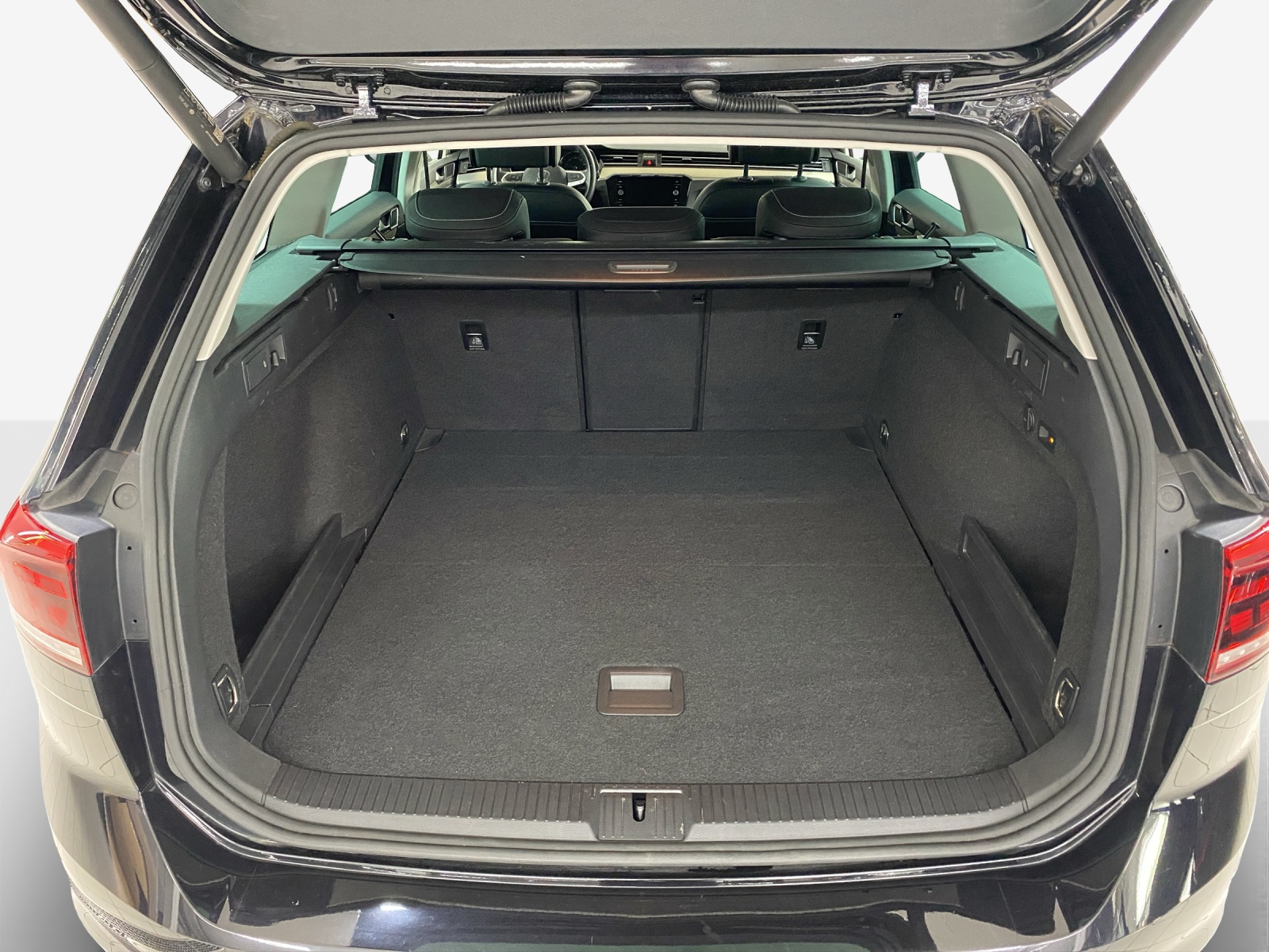 VW Passat 2.0 TDI BMT Elegance 4Motion DSG-image-12