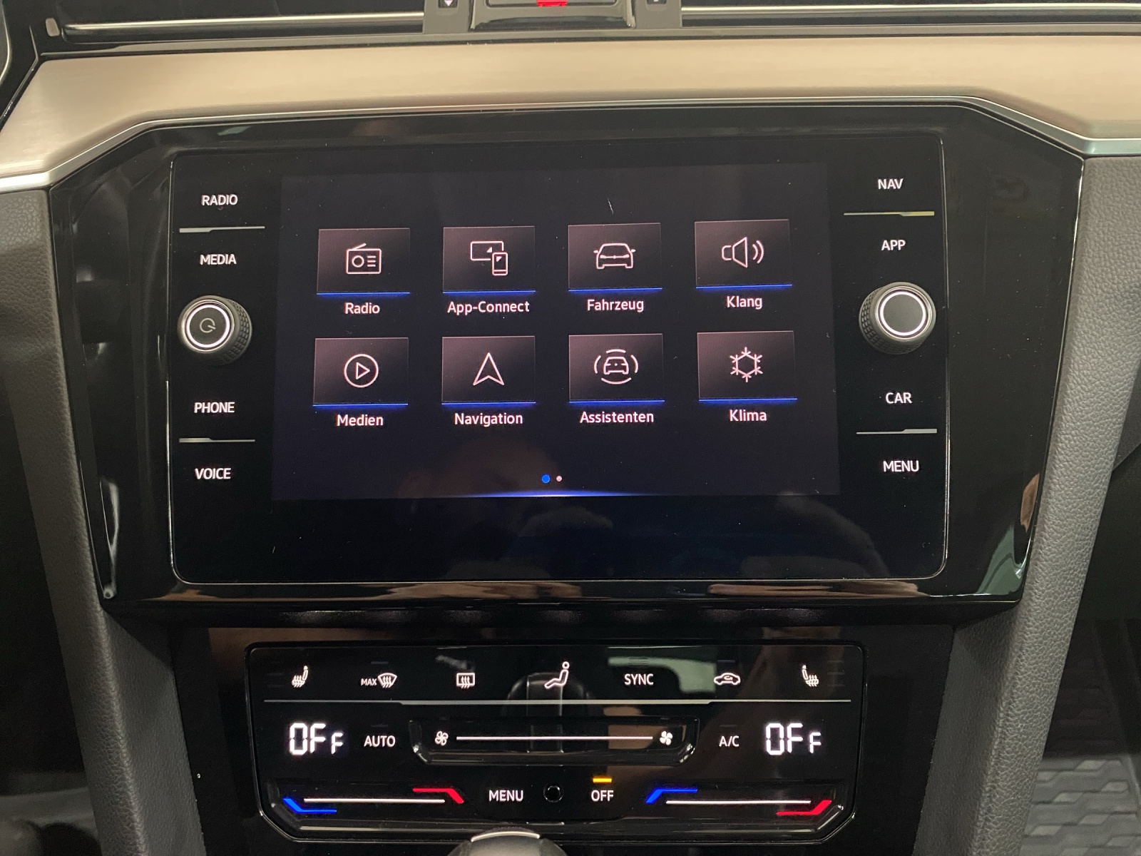 VW Passat 2.0 TDI BMT Elegance 4Motion DSG-image-14