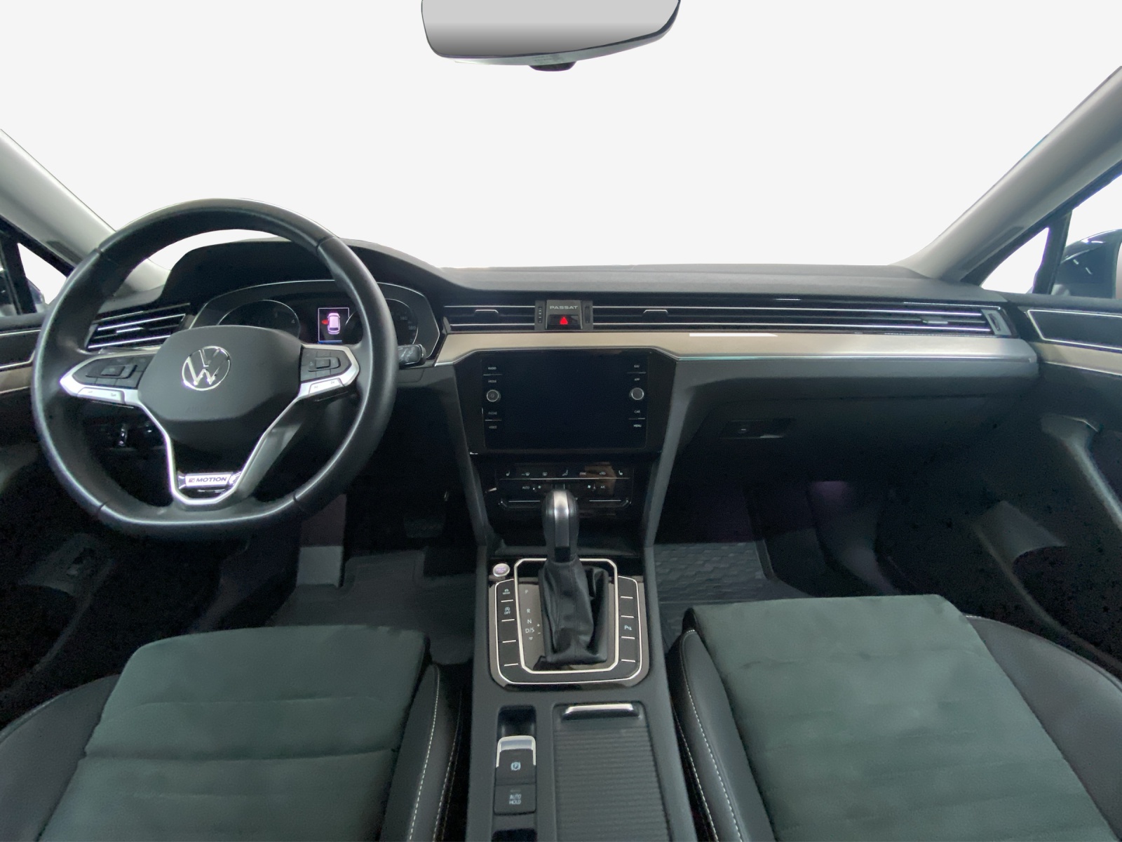 VW Passat 2.0 TDI BMT Elegance 4Motion DSG-image-8