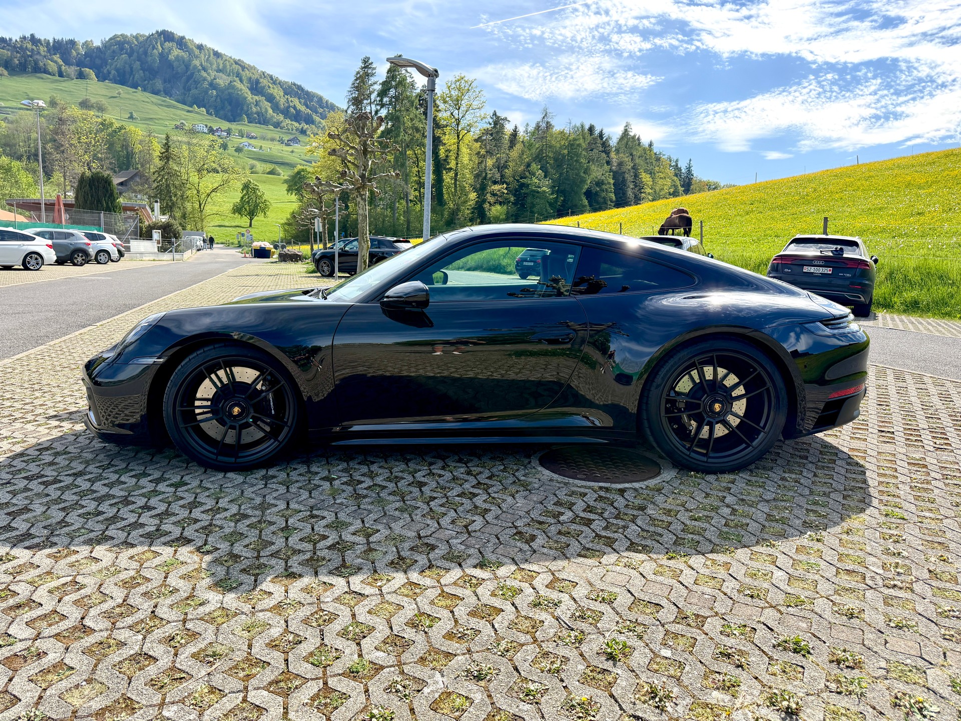 PORSCHE 911 Carrera 4 GTS