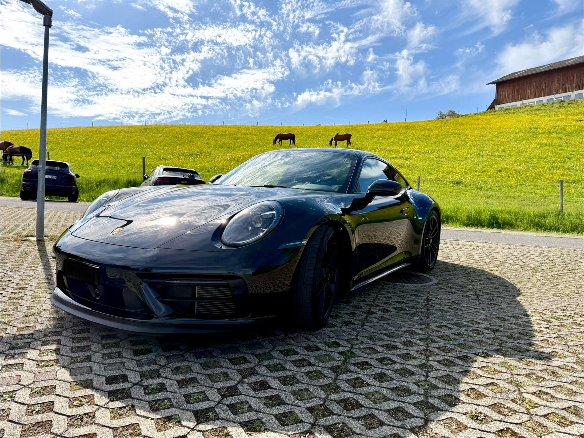PORSCHE 911 Carrera 4 GTS-image-2
