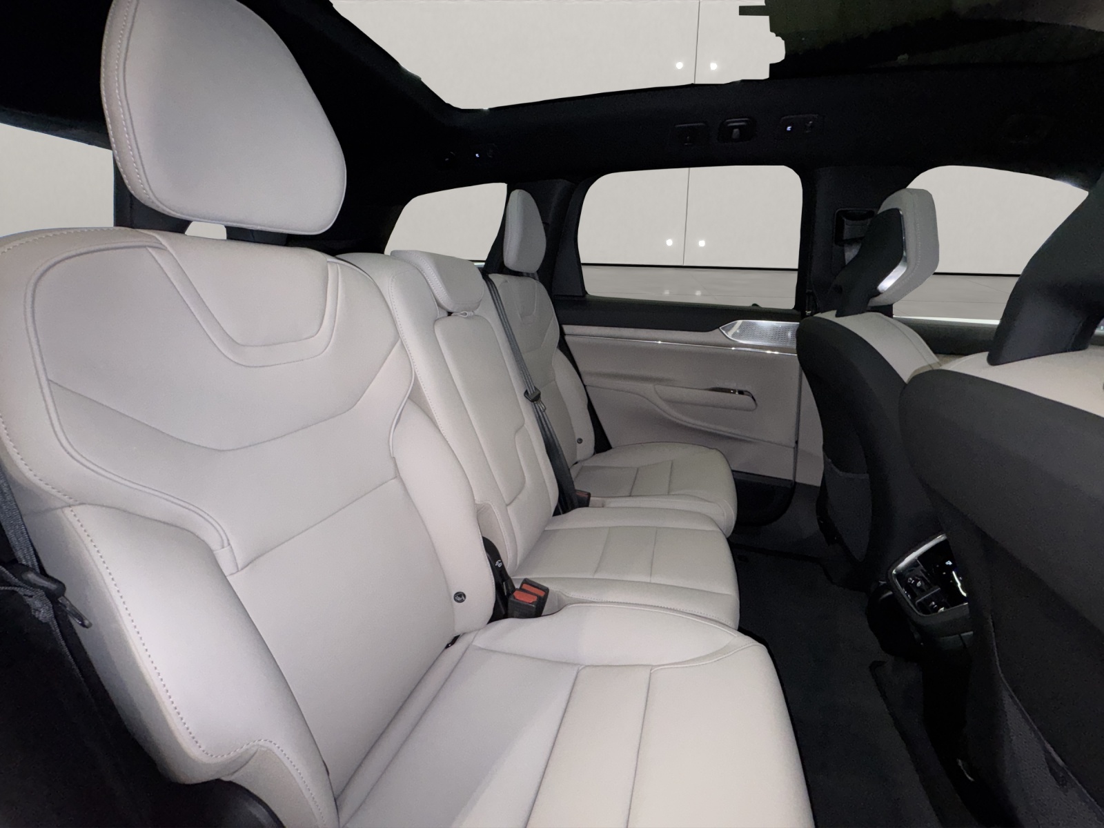 VOLVO EX90 Twin Plus AWD-image-11