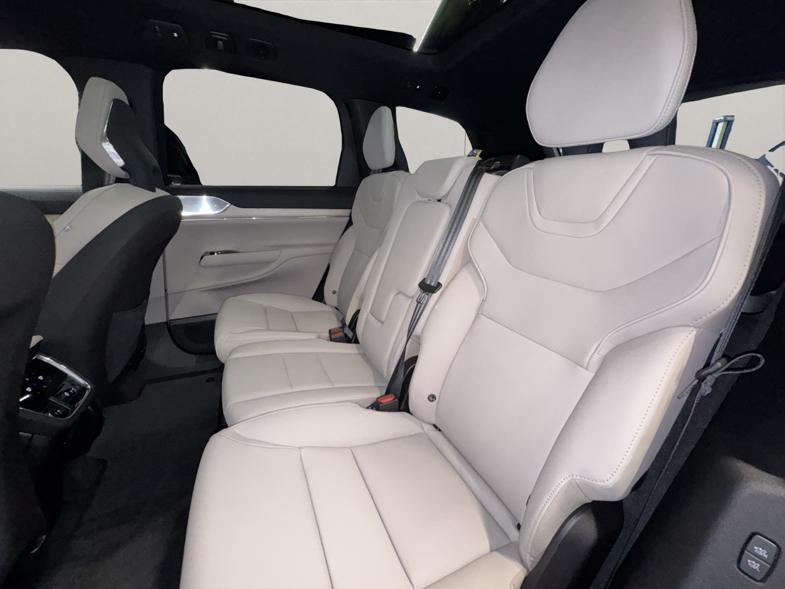VOLVO EX90 Twin Plus AWD-image-14