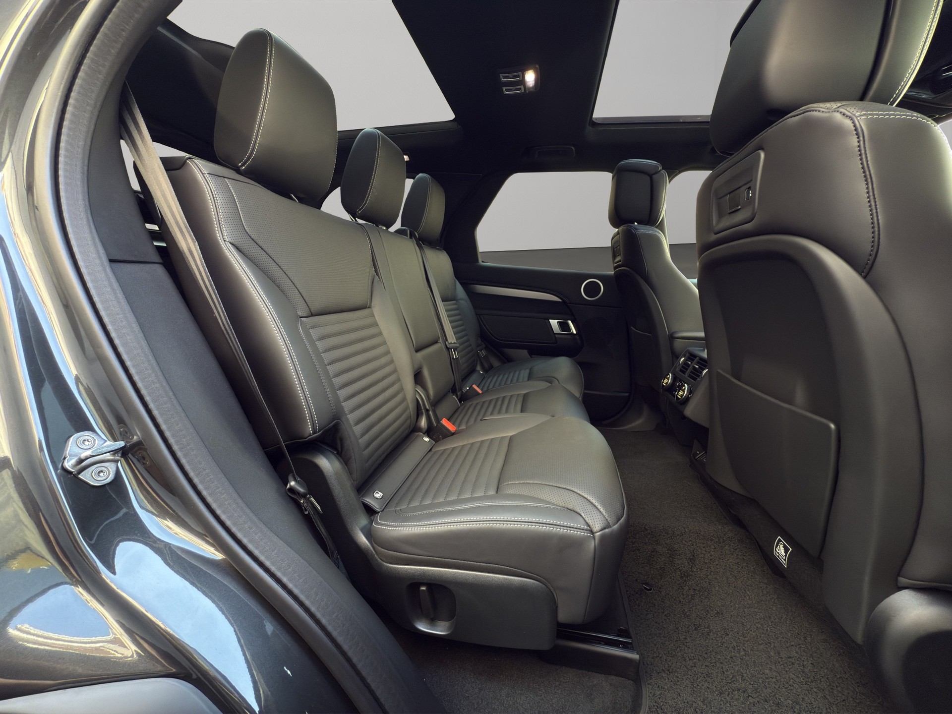 LAND ROVER Discovery 3.0 D I6 250 Dynamic HSE-image-10