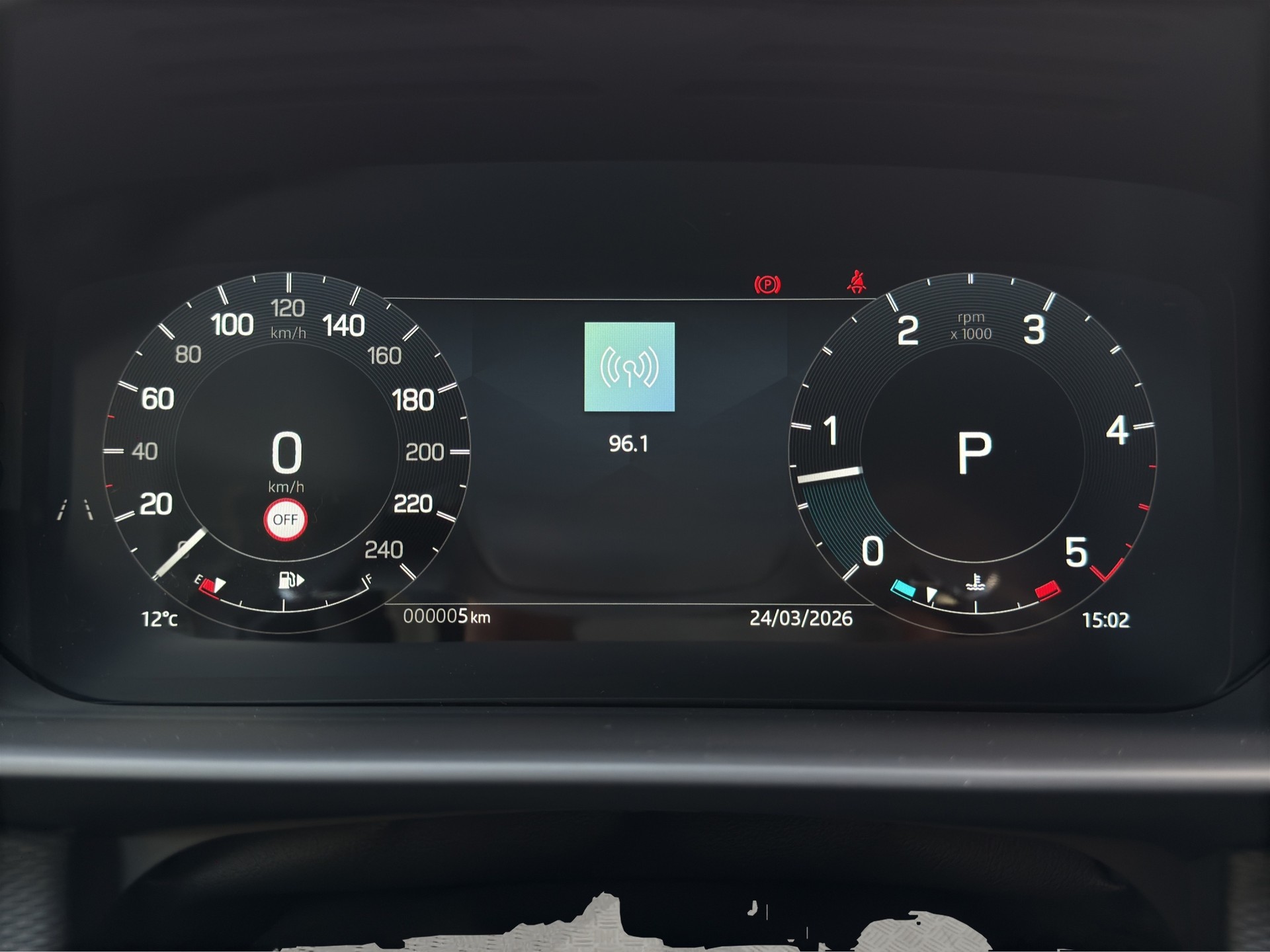 LAND ROVER Discovery 3.0 D I6 250 Dynamic HSE-image-16