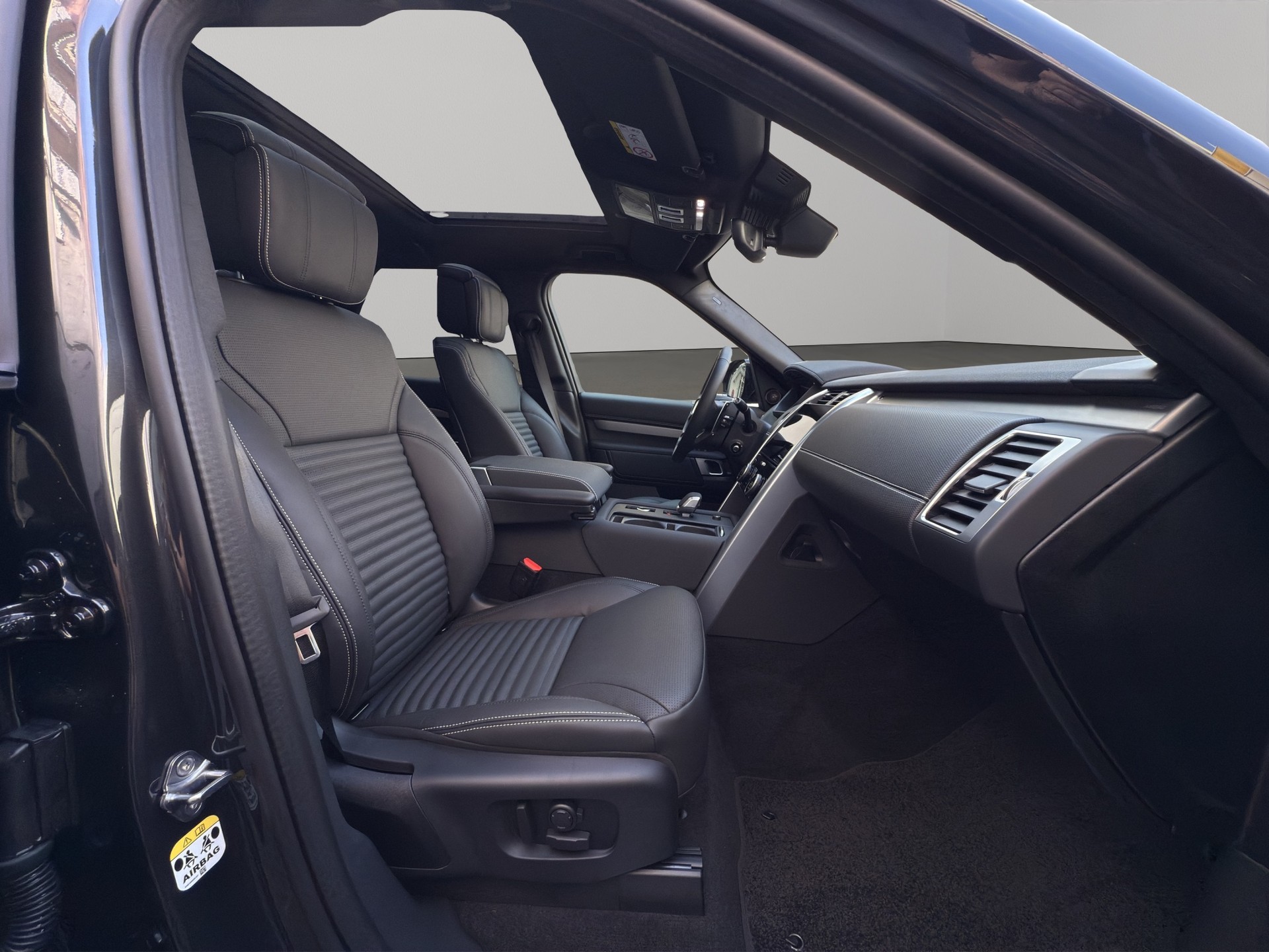 LAND ROVER Discovery 3.0 D I6 250 Dynamic HSE-image-9