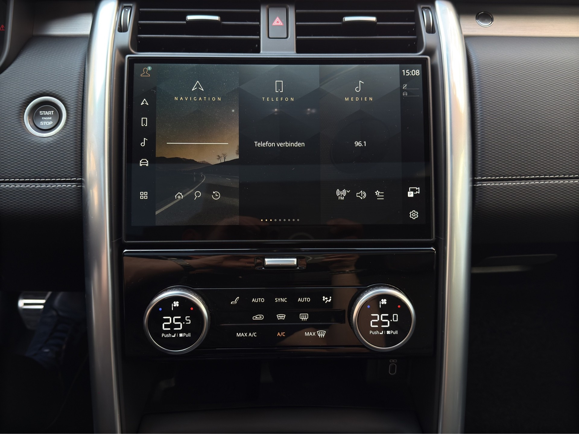 LAND ROVER Discovery 3.0 D I6 250 Dynamic HSE-image-17