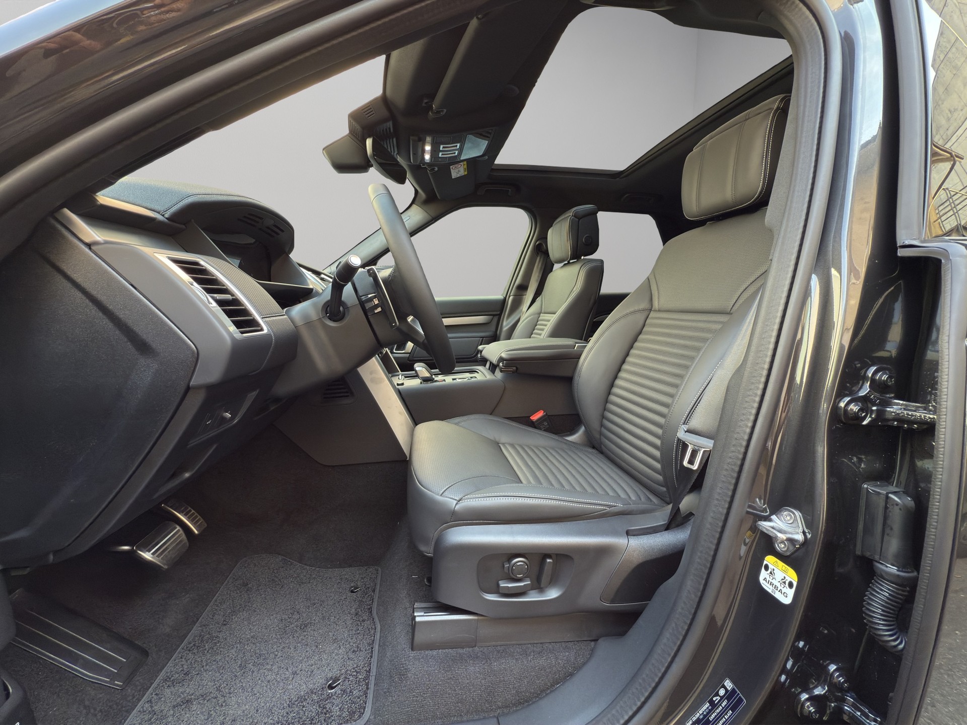 LAND ROVER Discovery 3.0 D I6 250 Dynamic HSE-image-15