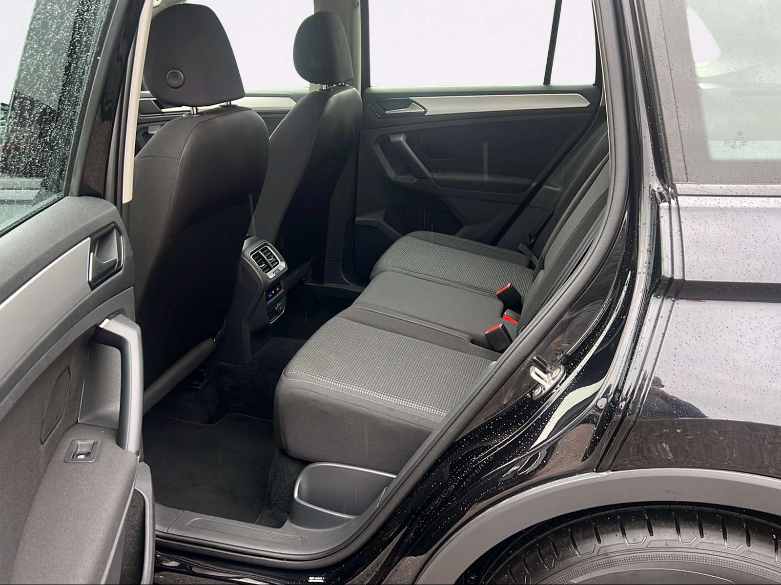 VW Tiguan 1.4TSI ACT Trendline 4Motion DSG-image-8