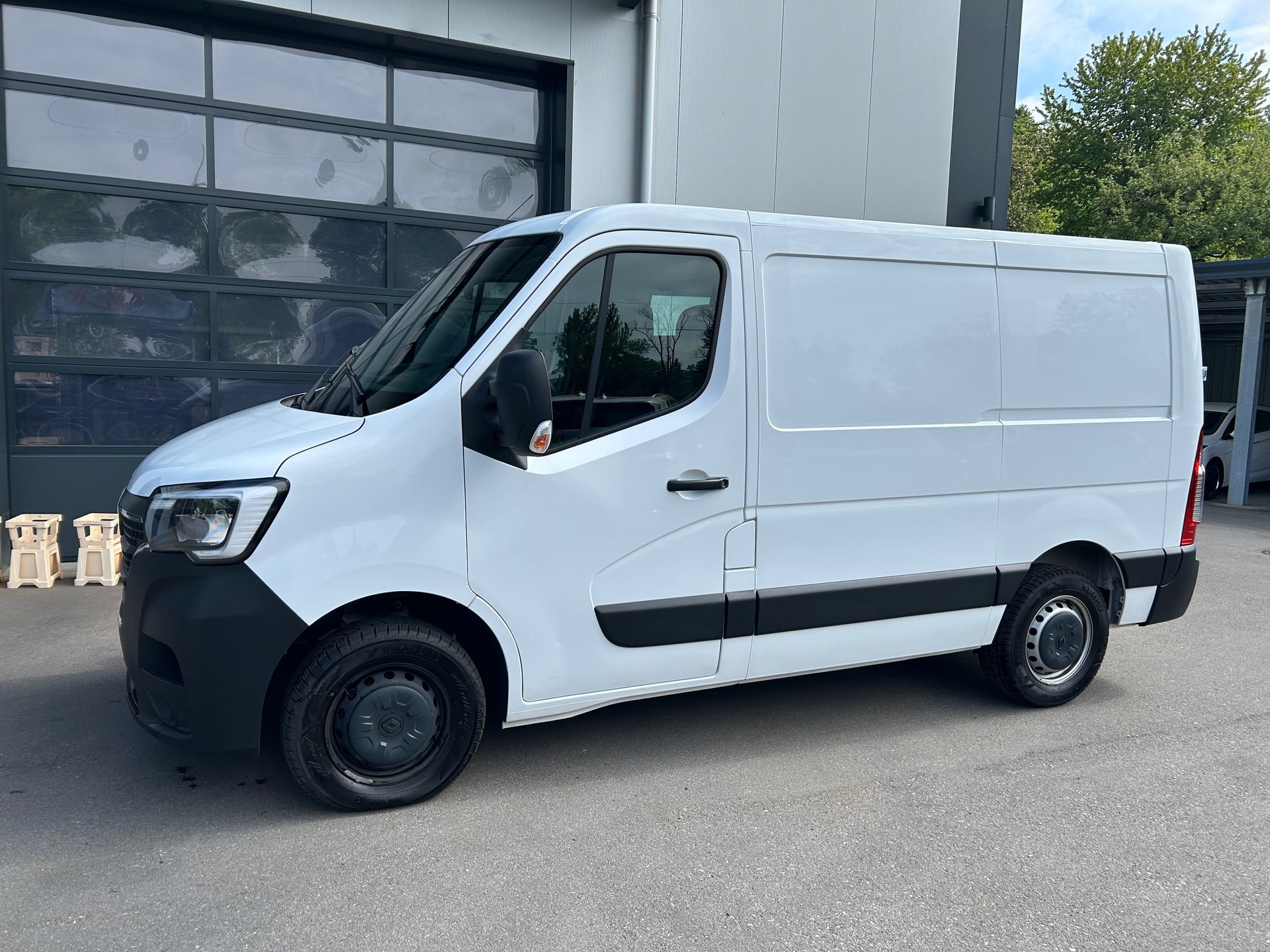 RENAULT Master T33 2.3 Blue dCi 135 L1H2-image-1