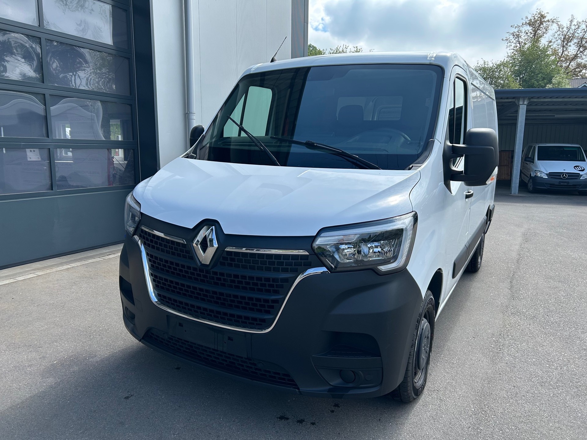 RENAULT Master T33 2.3 Blue dCi 135 L1H2-image-0