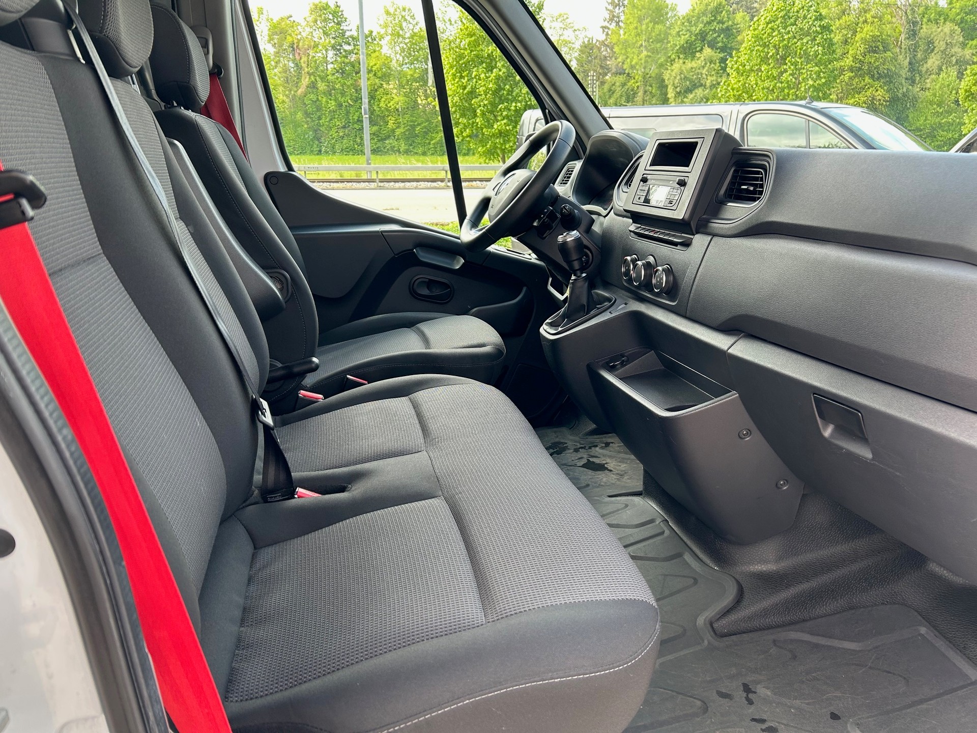 RENAULT Master T33 2.3 Blue dCi 135 L1H2-image-6