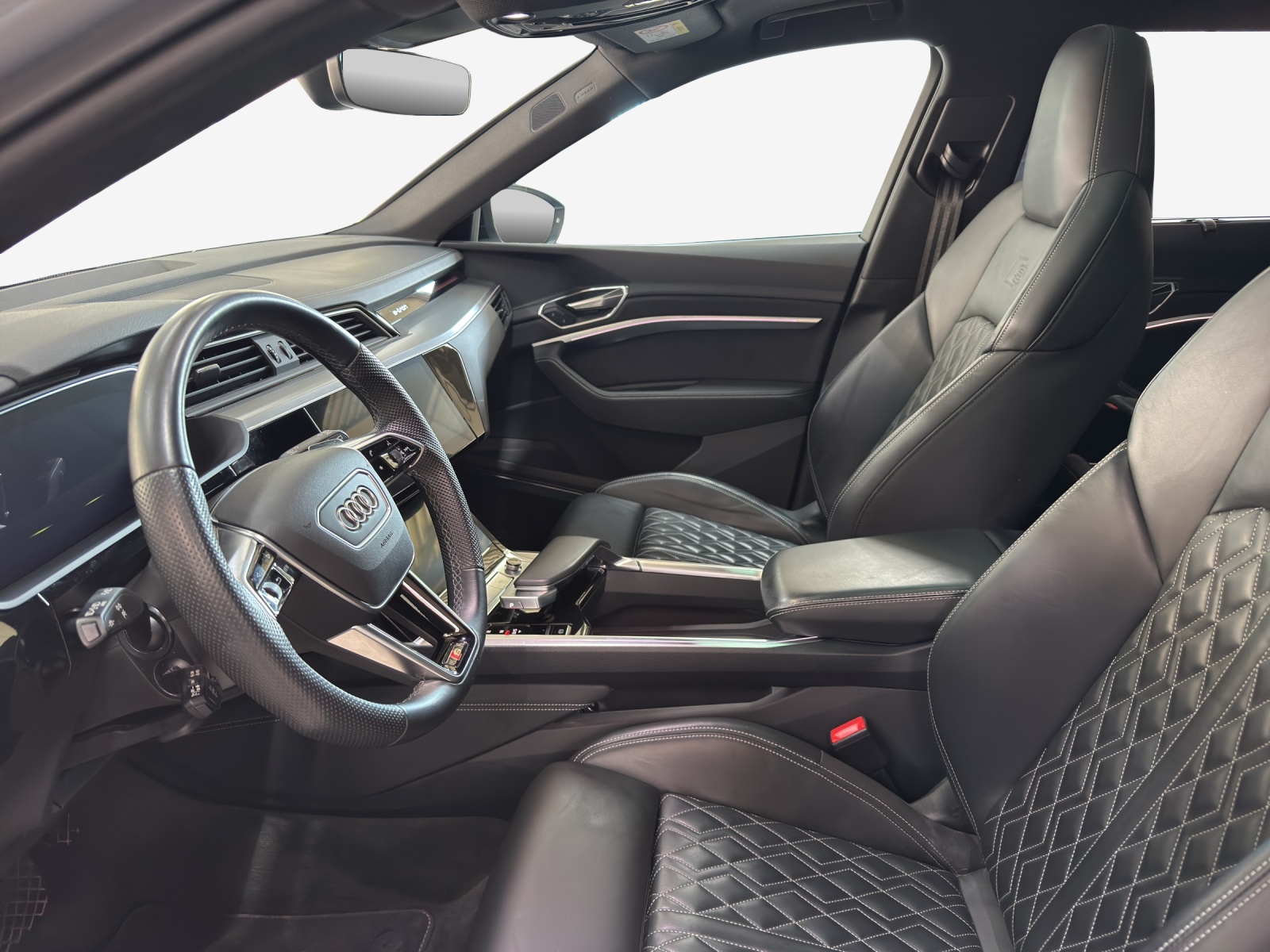 AUDI e-tron 55 S Line Black Edition quattro-image-8