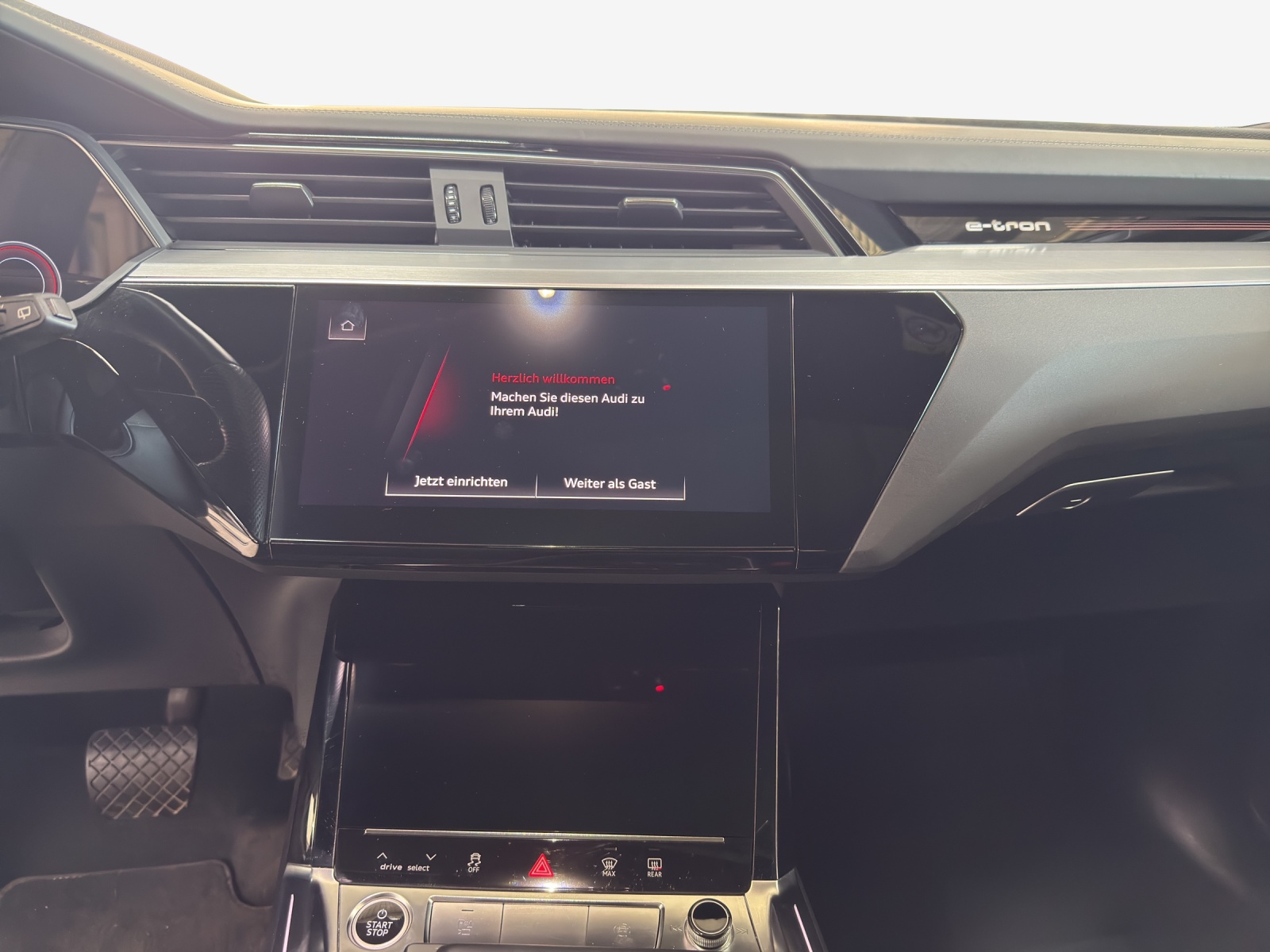 AUDI e-tron 55 S Line Black Edition quattro-image-11
