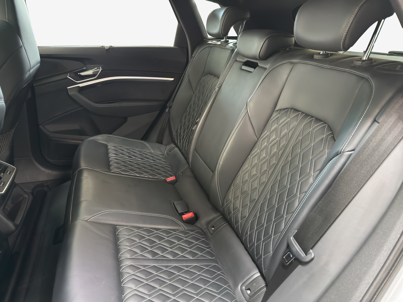AUDI e-tron 55 S Line Black Edition quattro-image-12