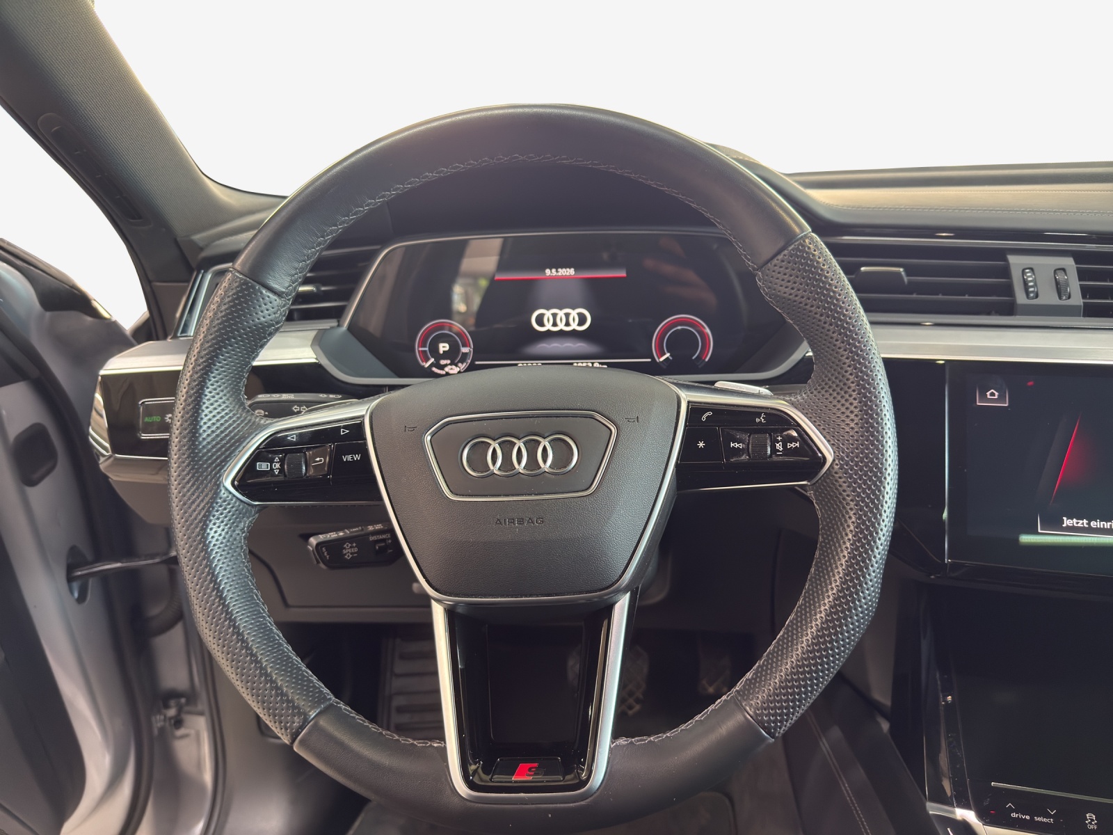 AUDI e-tron 55 S Line Black Edition quattro-image-10
