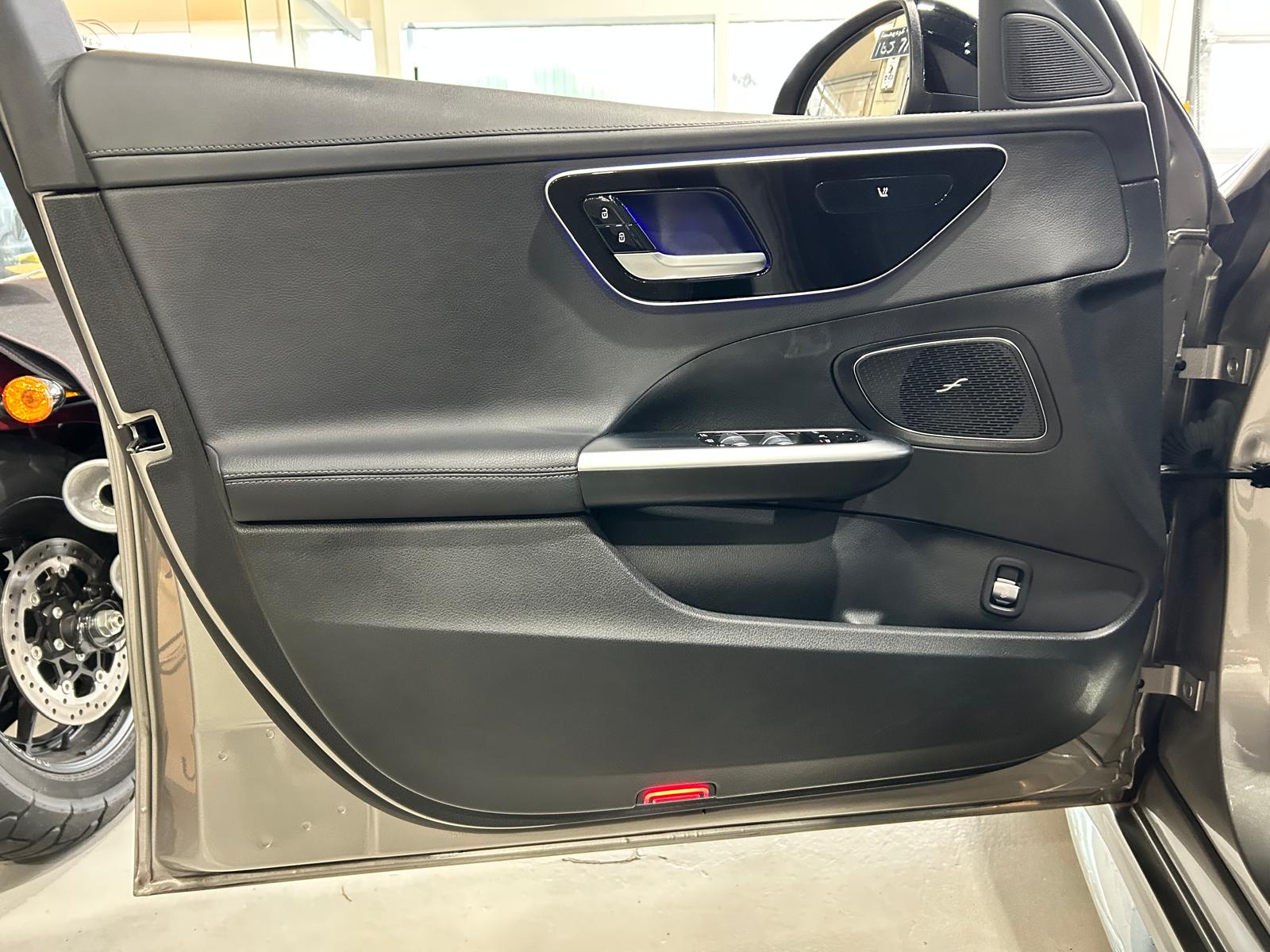 MERCEDES-BENZ C 220 d AMG Line 4matic-image-20