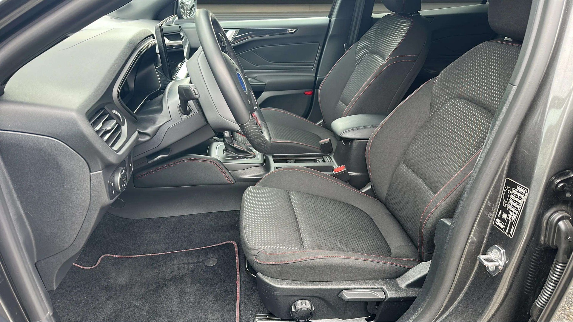 FORD Focus 1.0 MHEV ST-Line Automat 155PS mit AHK und 3 Werksgarantie oder bis 100000km-image-10