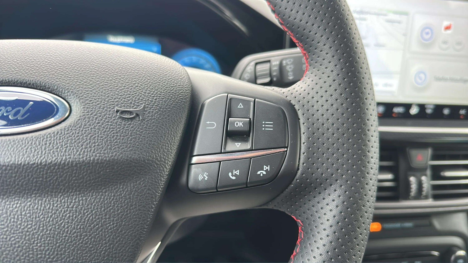 FORD Focus 1.0 MHEV ST-Line Automat 155PS mit AHK und 3 Werksgarantie oder bis 100000km-image-24