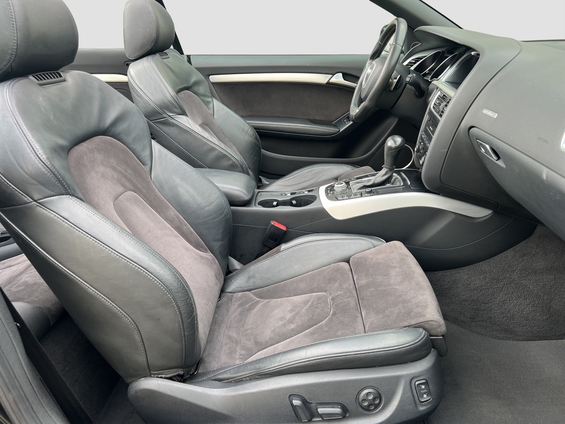 AUDI S5 Cabrio 3.0 TFSI quattro S-tronic-image-14