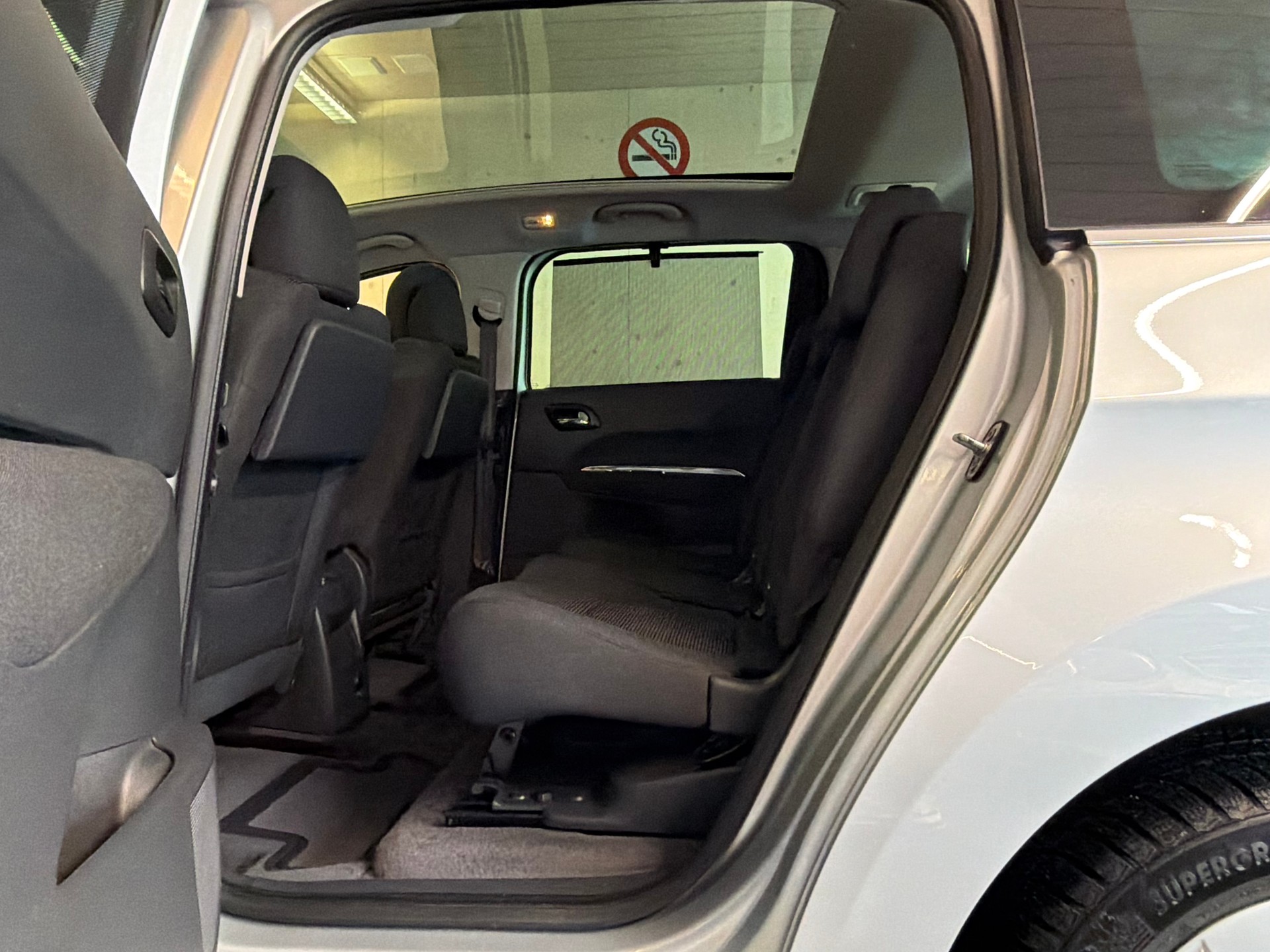 PEUGEOT 5008 1.6 HDI Active EGS6-image-13