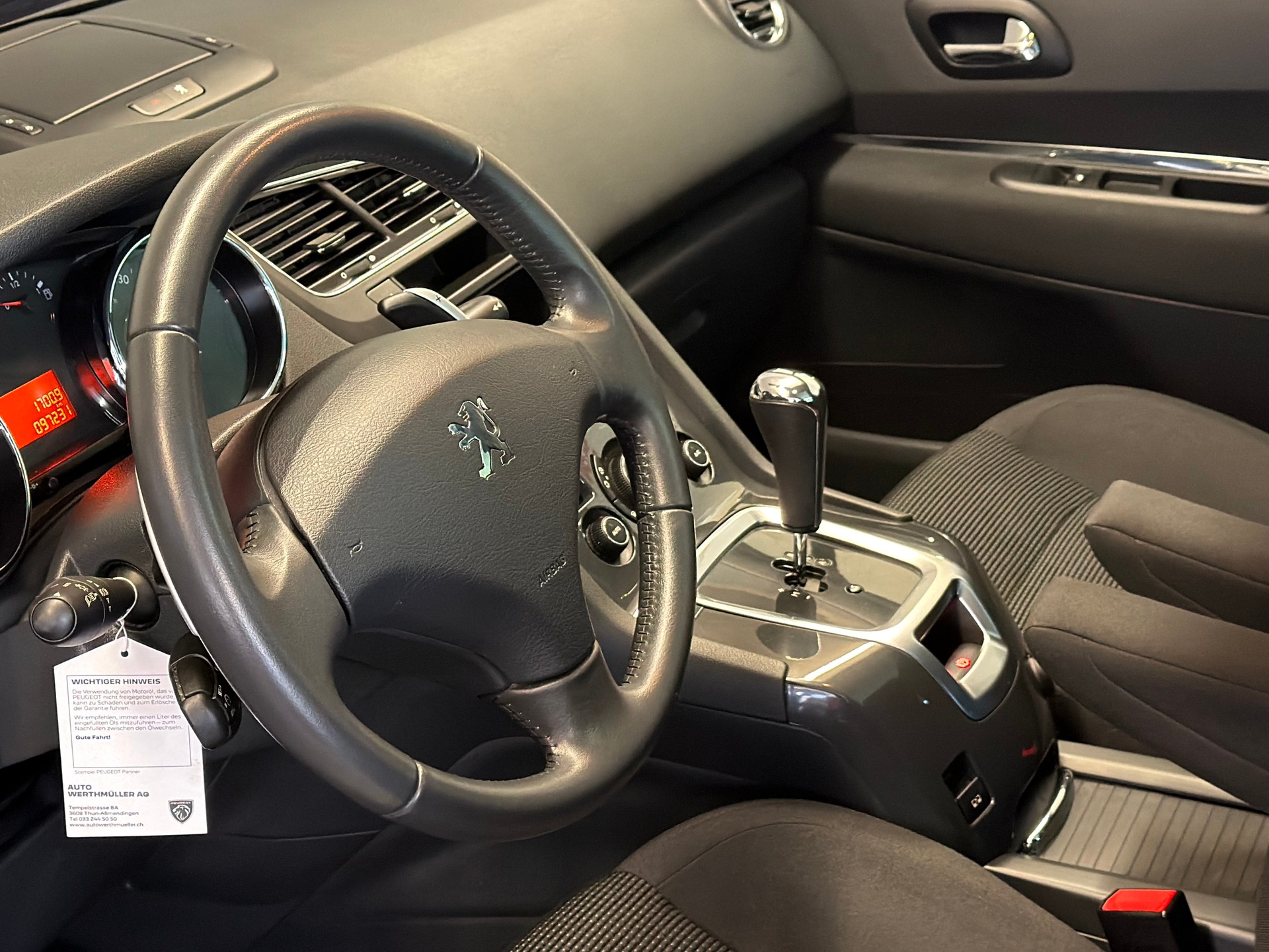 PEUGEOT 5008 1.6 HDI Active EGS6-image-10