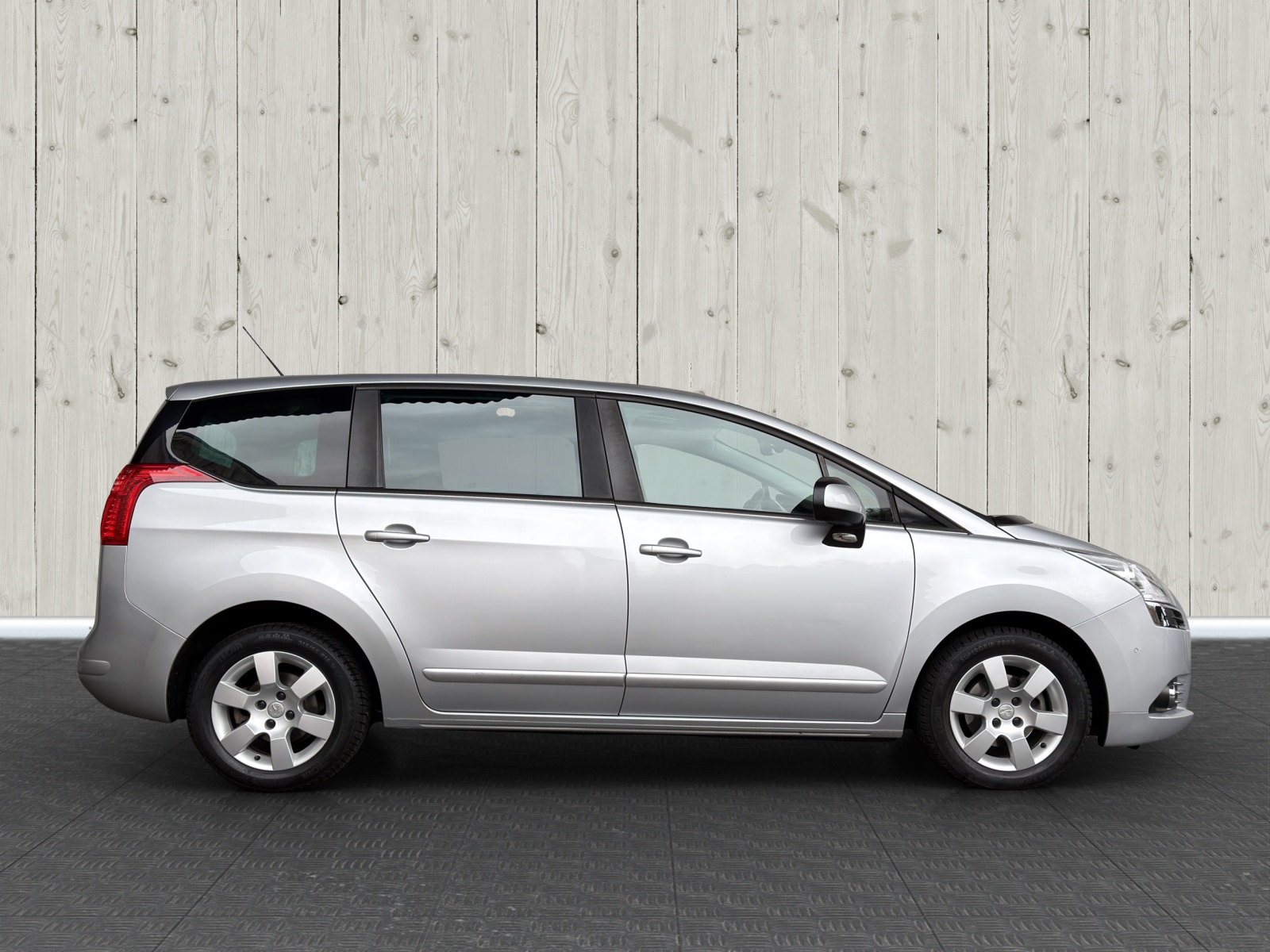PEUGEOT 5008 1.6 HDI Active EGS6-image-7