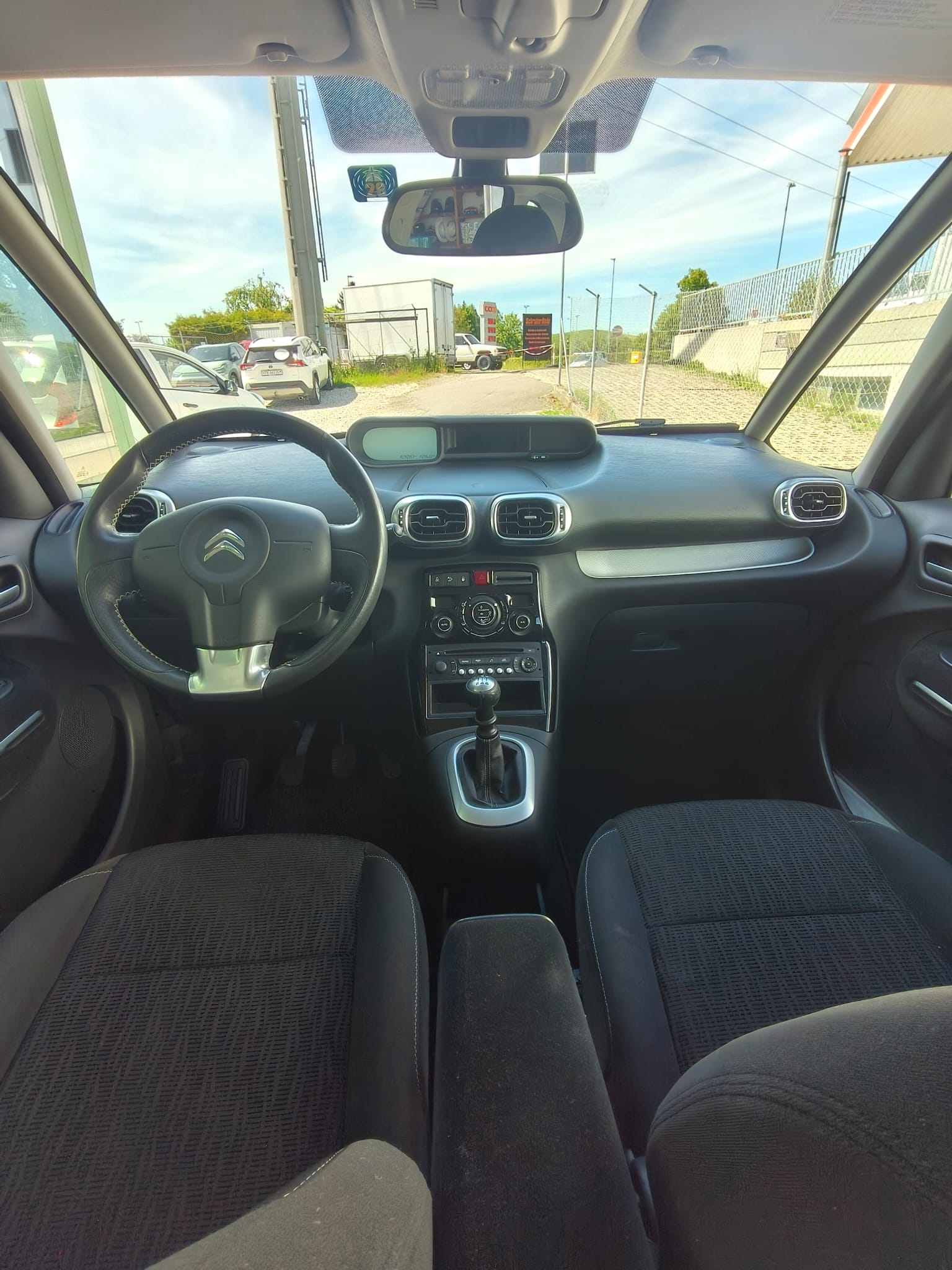 CITROEN C3 Picasso 1.6 HDi Exclusive-image-6