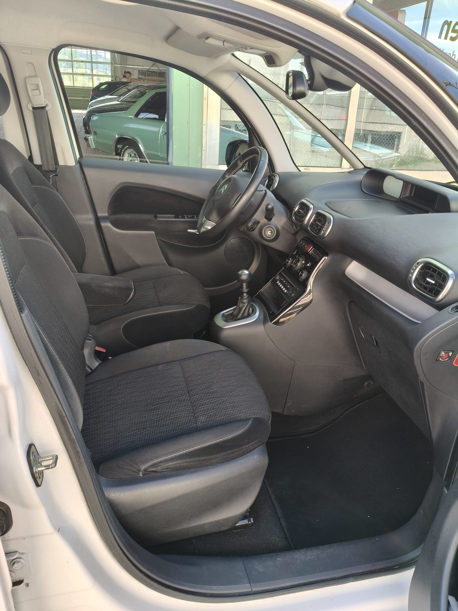 CITROEN C3 Picasso 1.6 HDi Exclusive-image-8