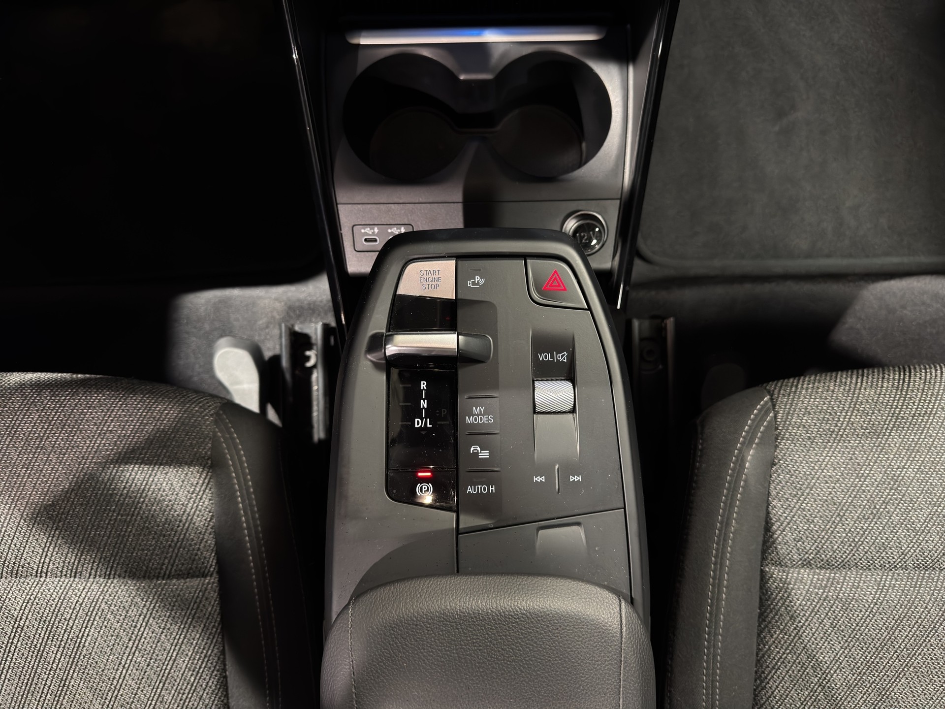 BMW 218d Active Tourer-image-10