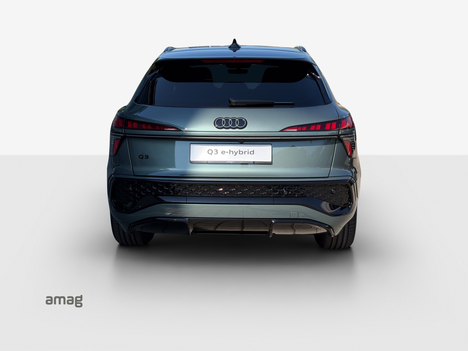 AUDI Q3 SUV e-hybrid 200 kW S tronig-showroom-element-3