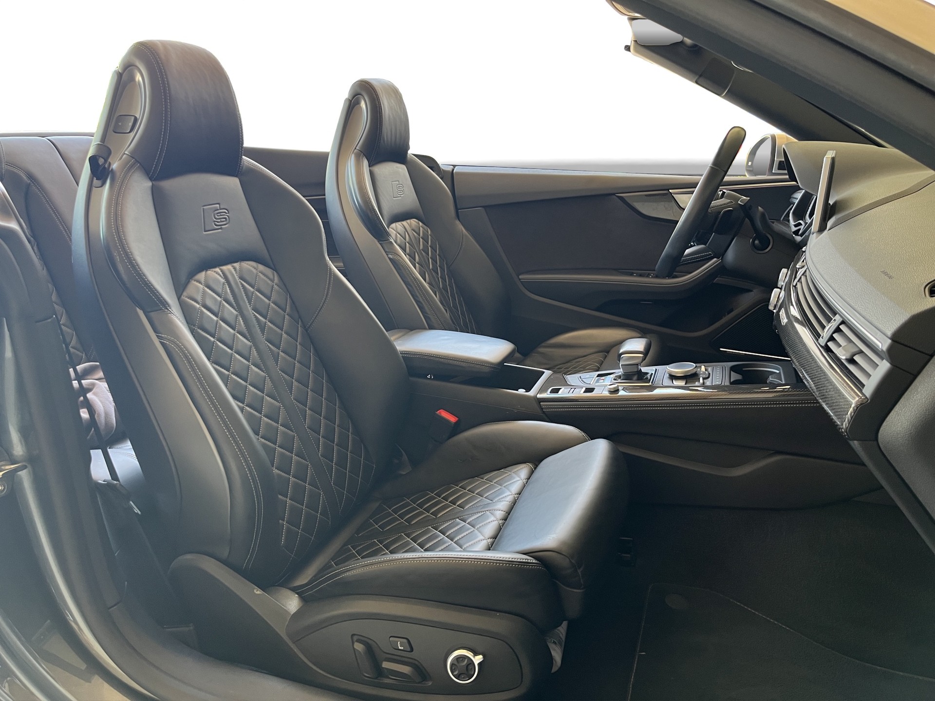 AUDI S5 Cabriolet 3.0 TFSI quattro tiptronic *Massage-Sportsitze, Carbon Interieur*-image-6
