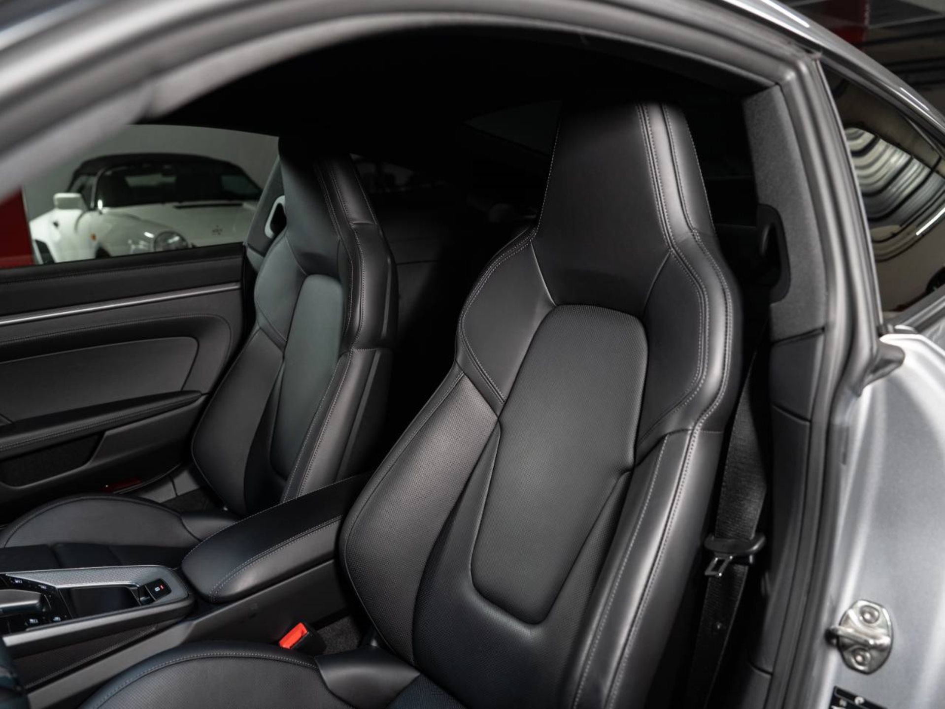 PORSCHE 911 Carrera S-image-4