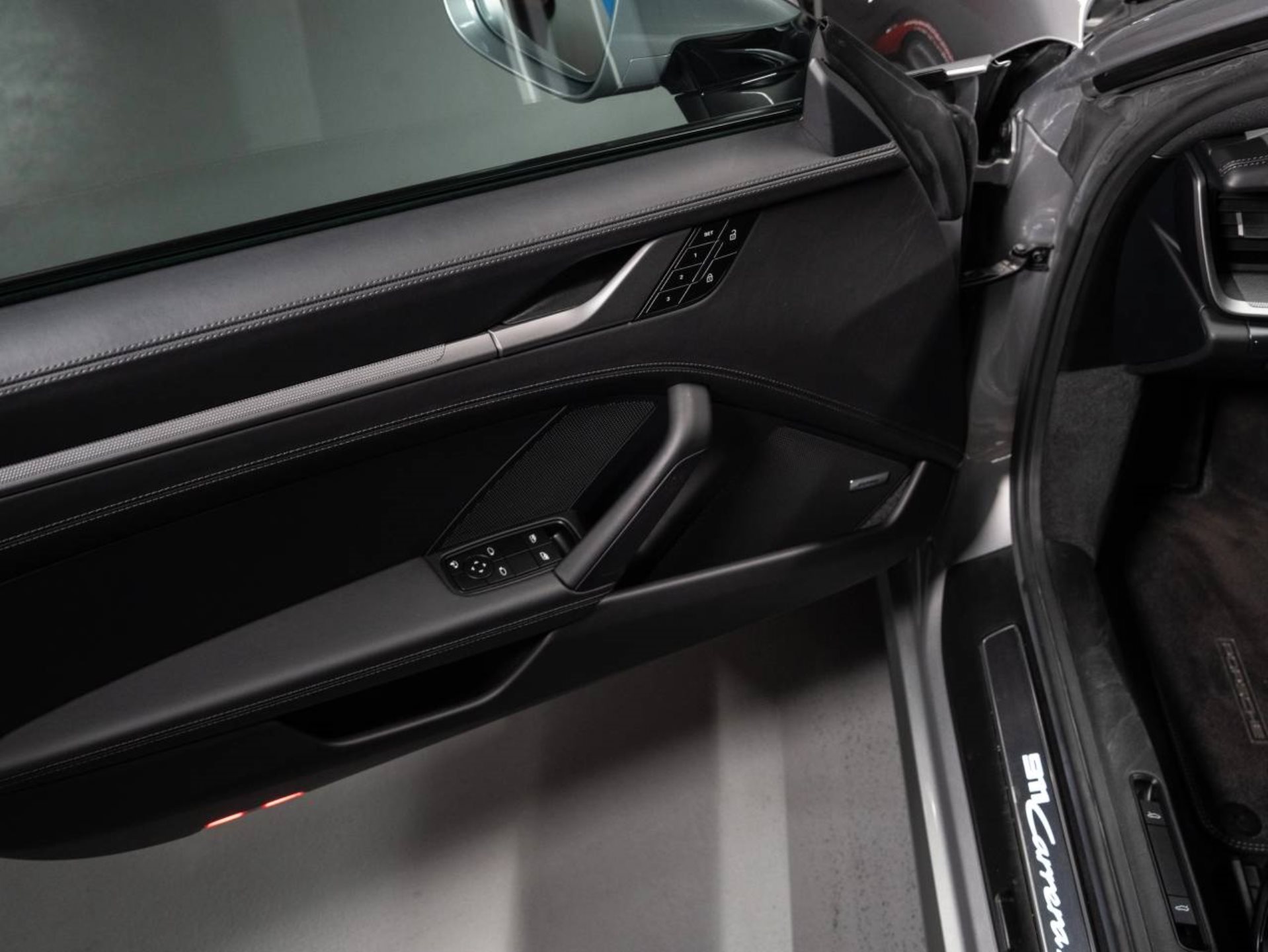 PORSCHE 911 Carrera S-image-17