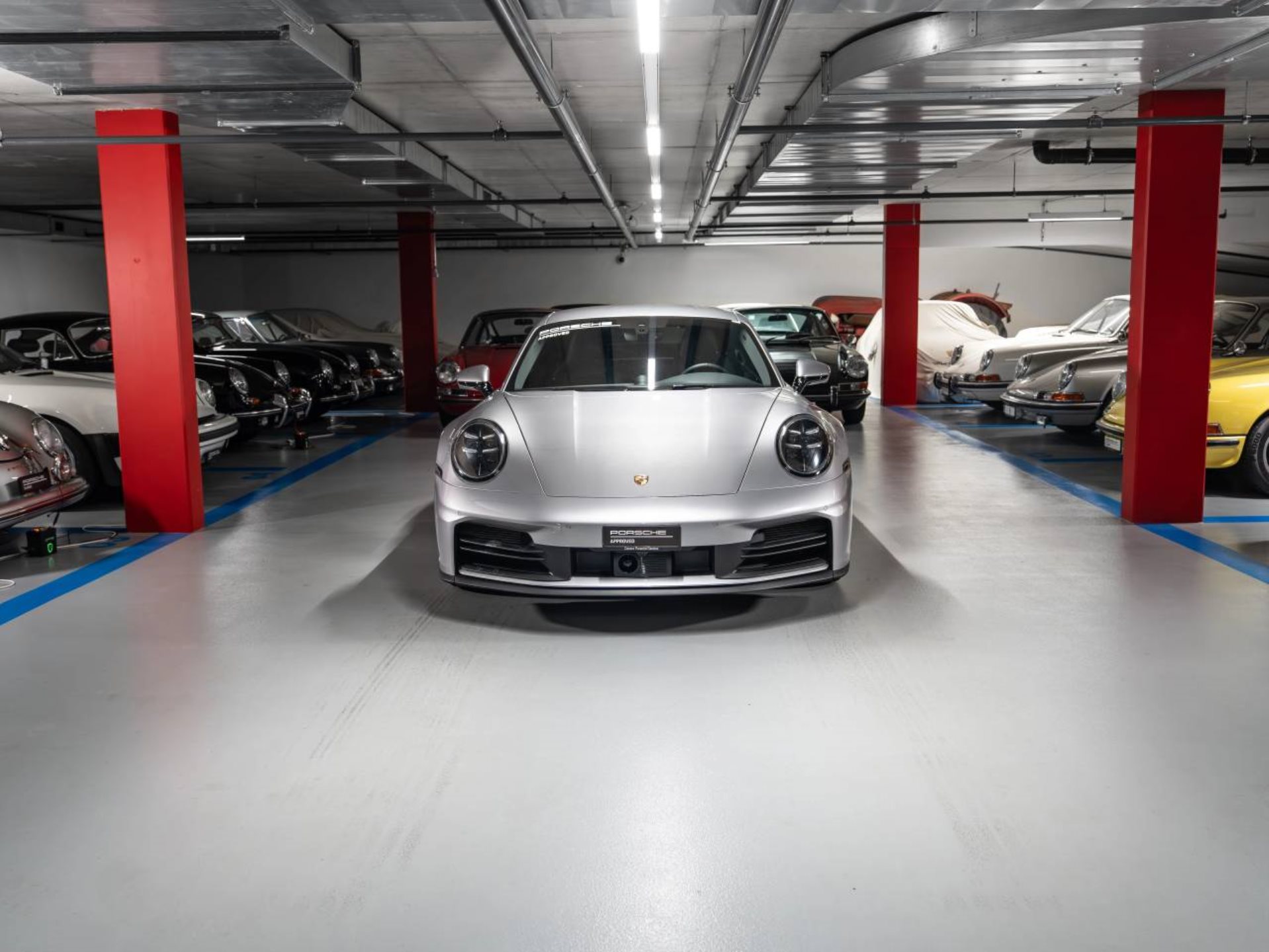 PORSCHE 911 Carrera S-showroom-element-1