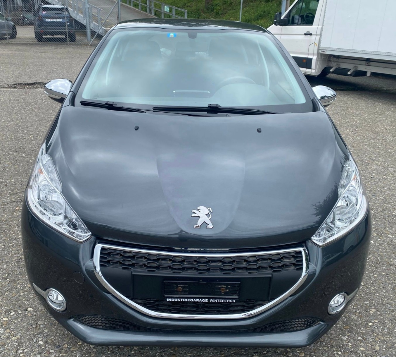 PEUGEOT 208 1.2 VTI Style-image-0