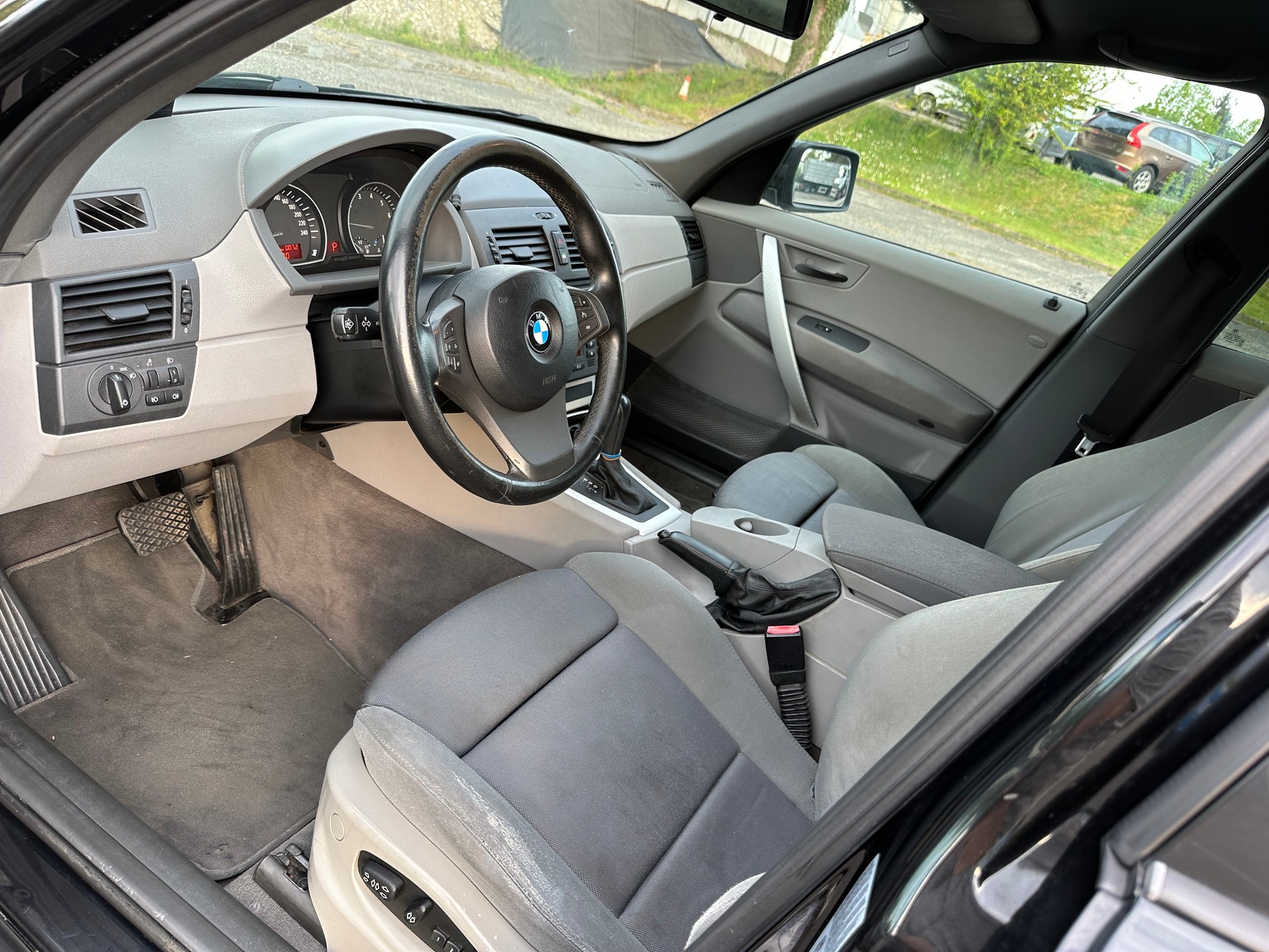BMW X3 3.0i-image-8