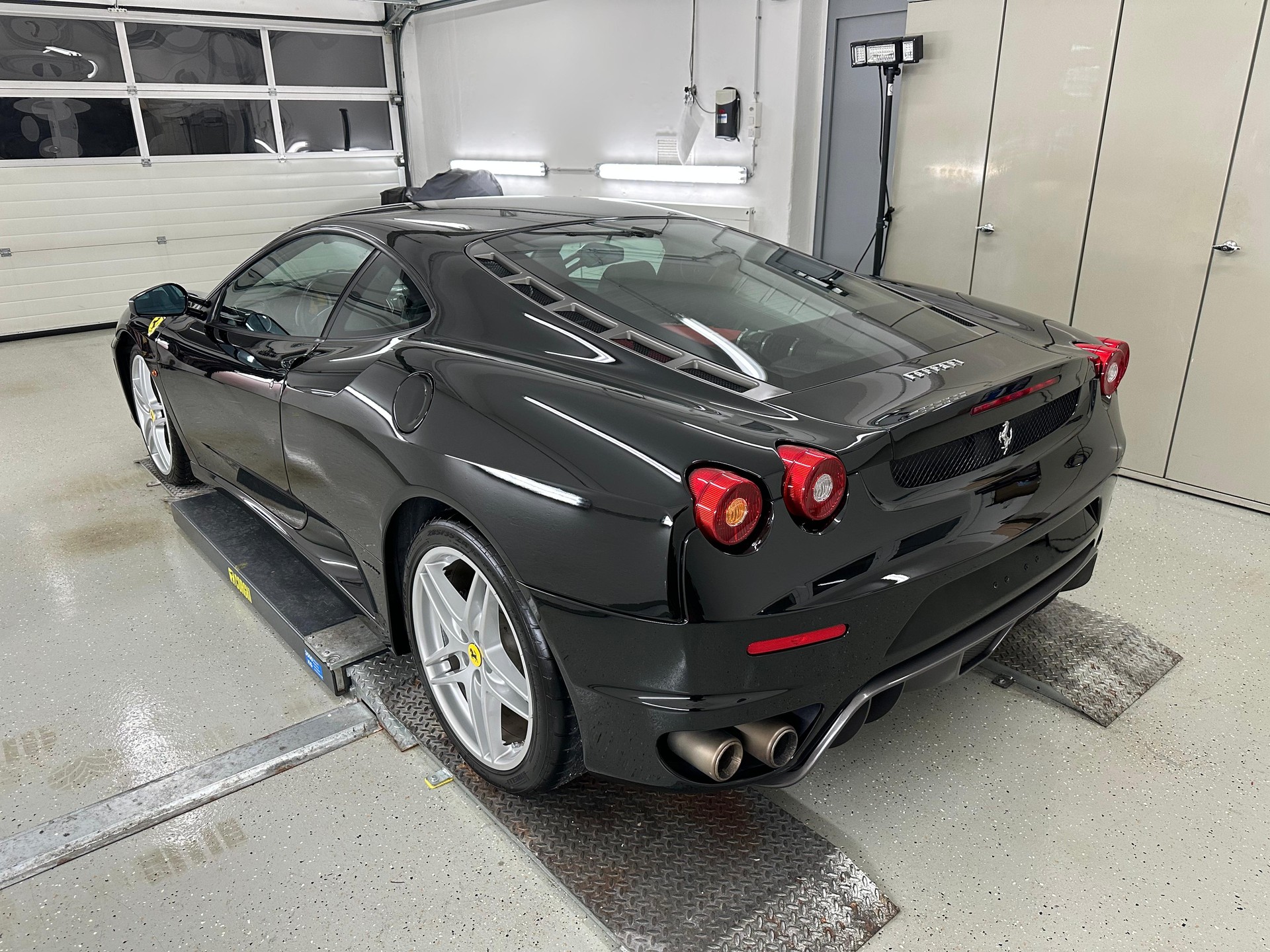 FERRARI 4.3-image-2