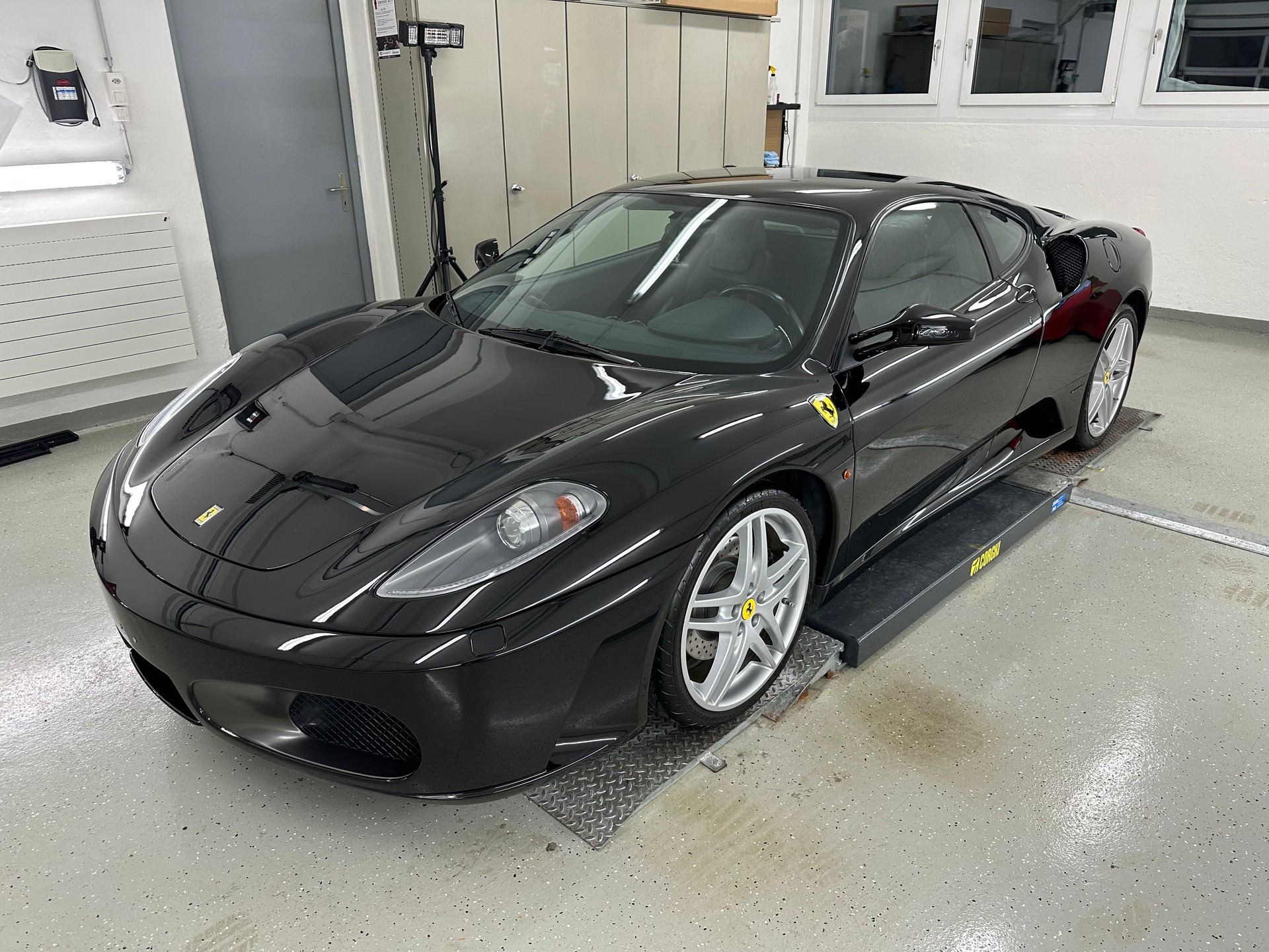 FERRARI 4.3-image-1