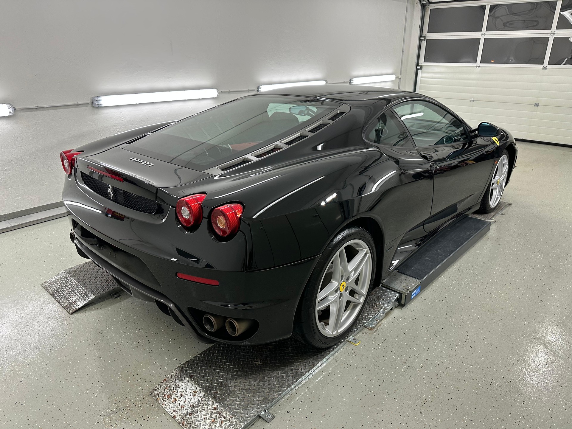 FERRARI 4.3-image-3