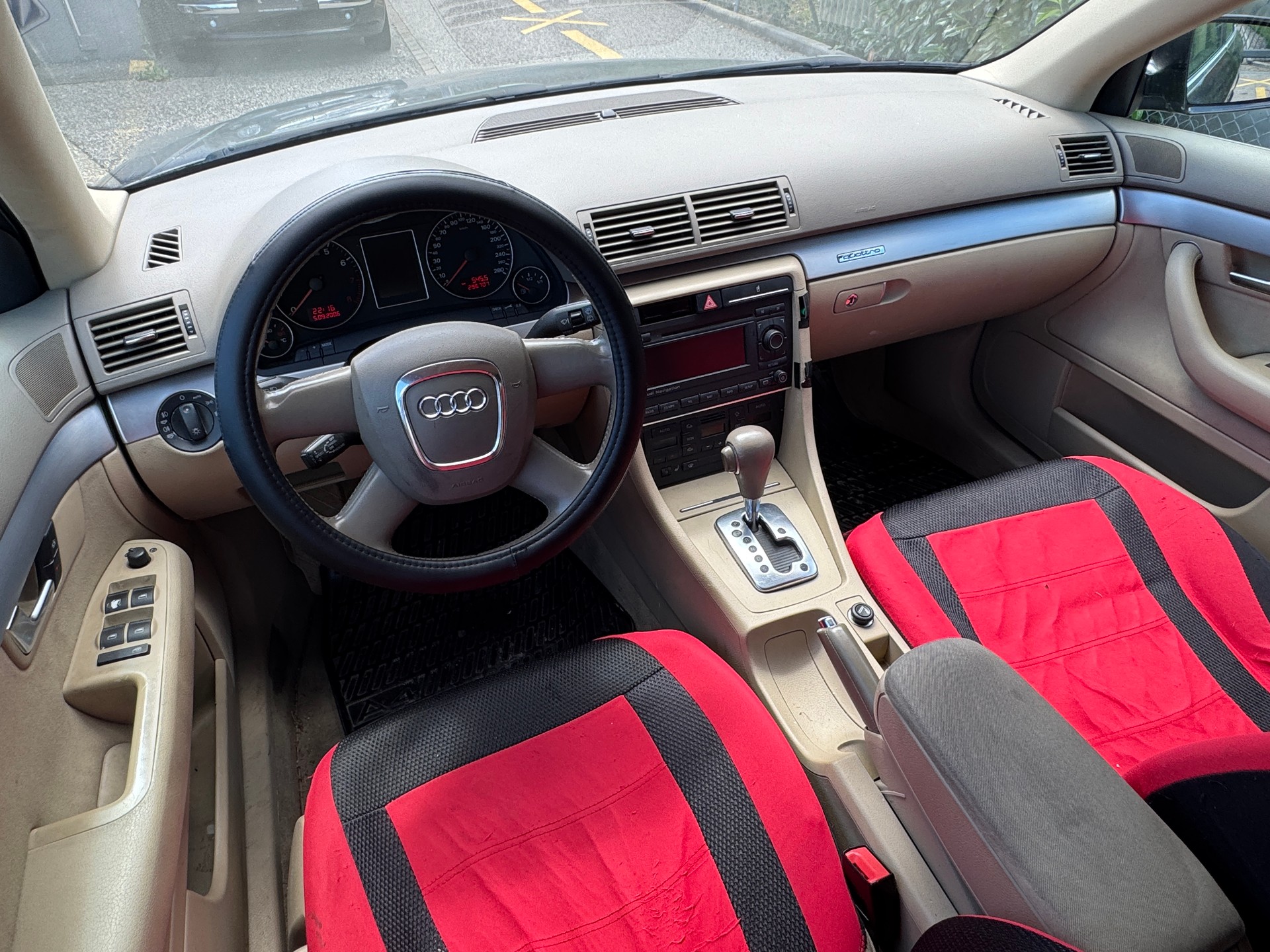 AUDI A4 Avant 2.0 Turbo FSI quattro-image-10
