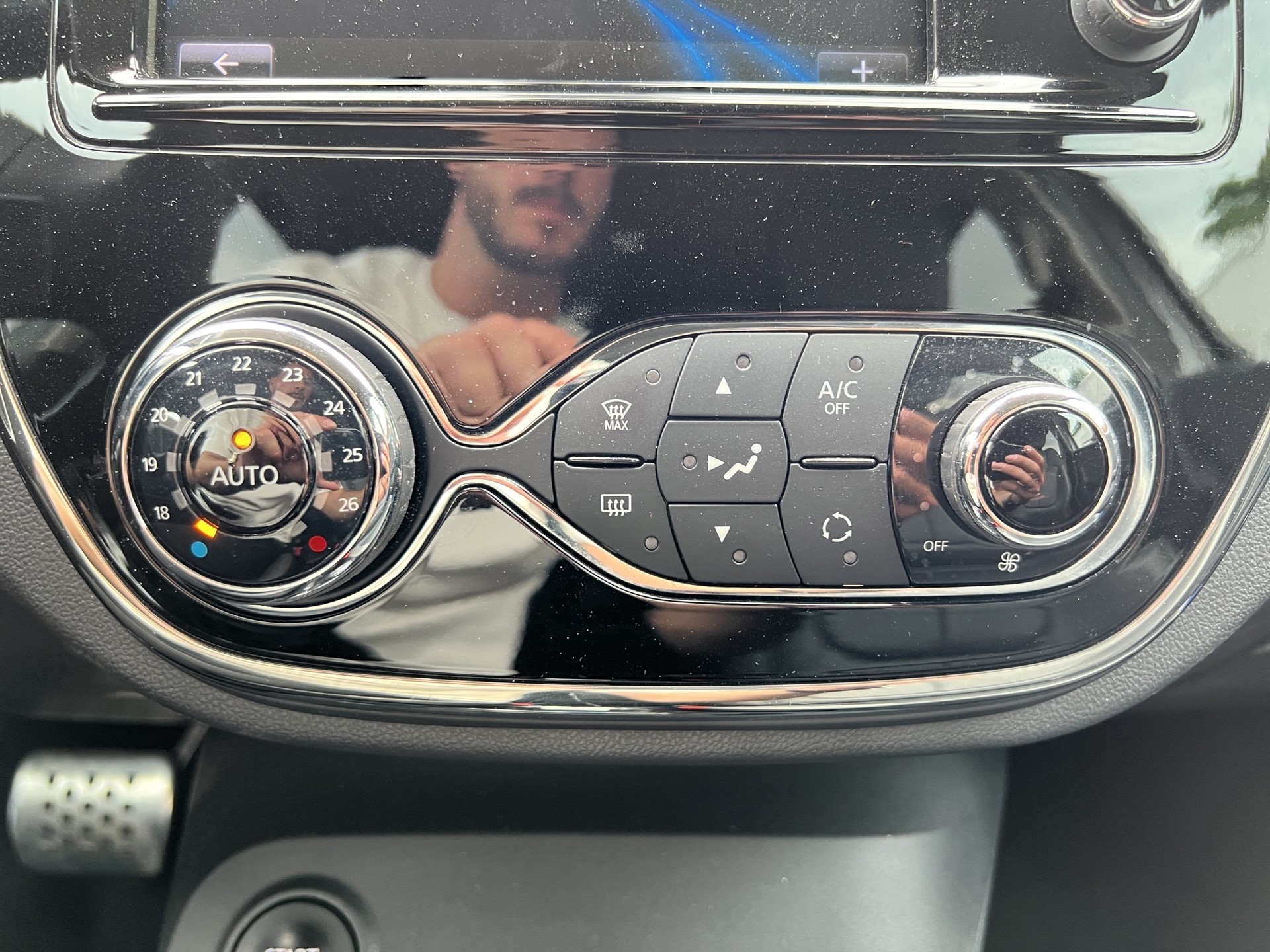RENAULT Captur 1.2 T 16V Outdoor EDC-image-12