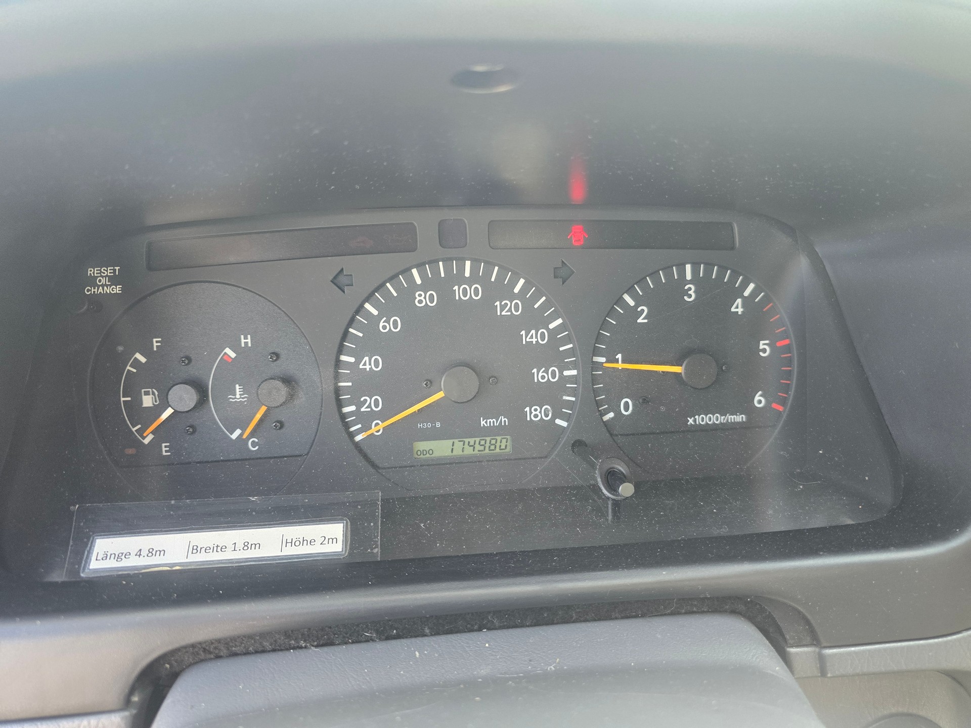 TOYOTA Hiace D-4D Wagon GL SWB-image-14