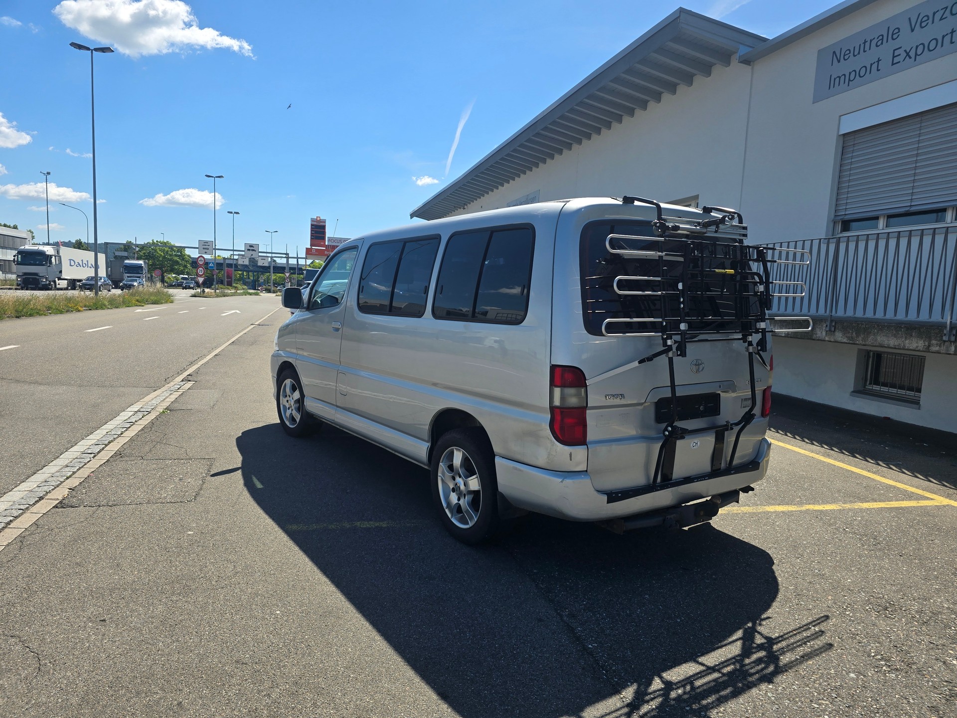 TOYOTA Hiace D-4D Wagon GL SWB-image-5