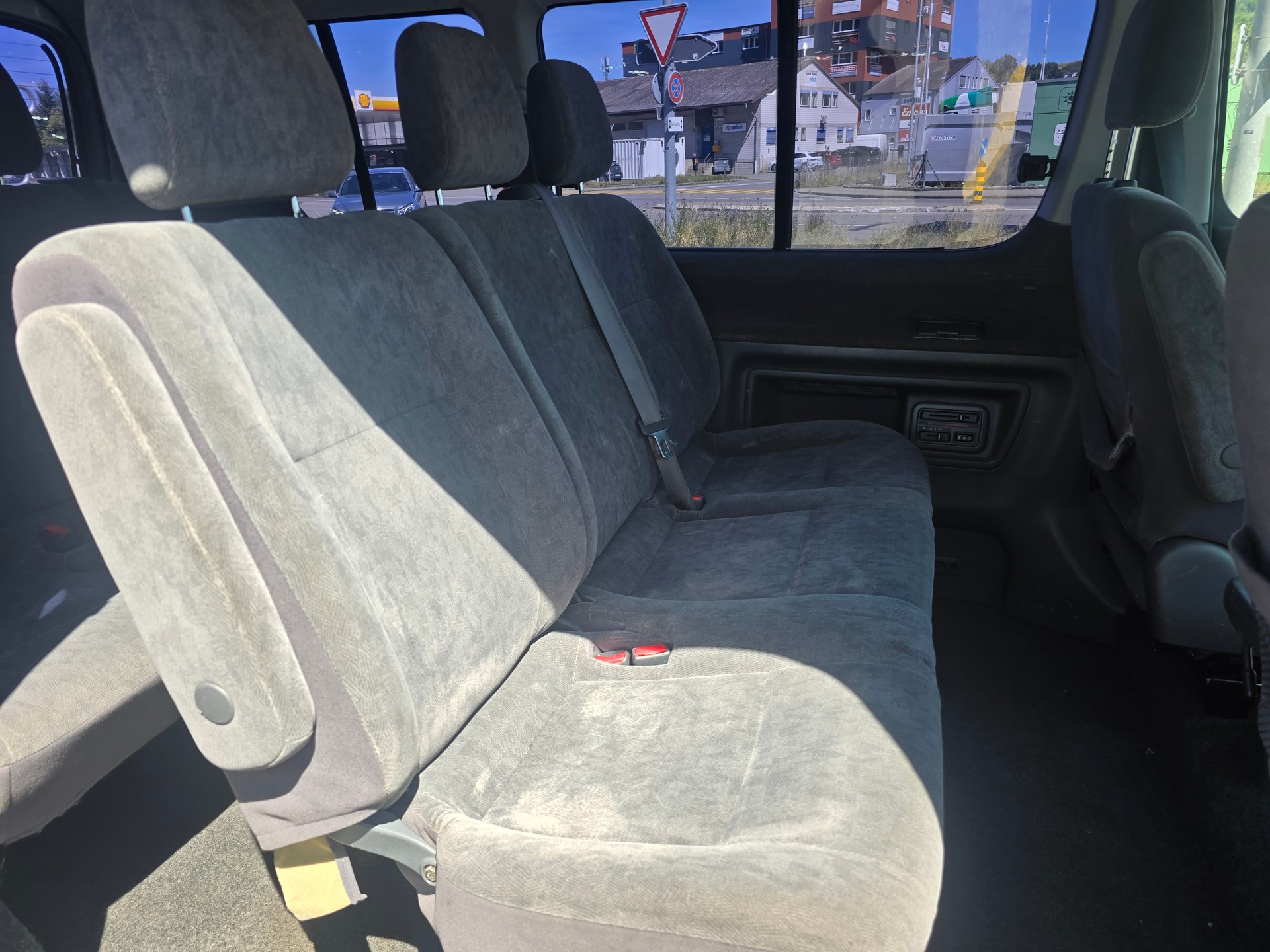 TOYOTA Hiace D-4D Wagon GL SWB-image-11