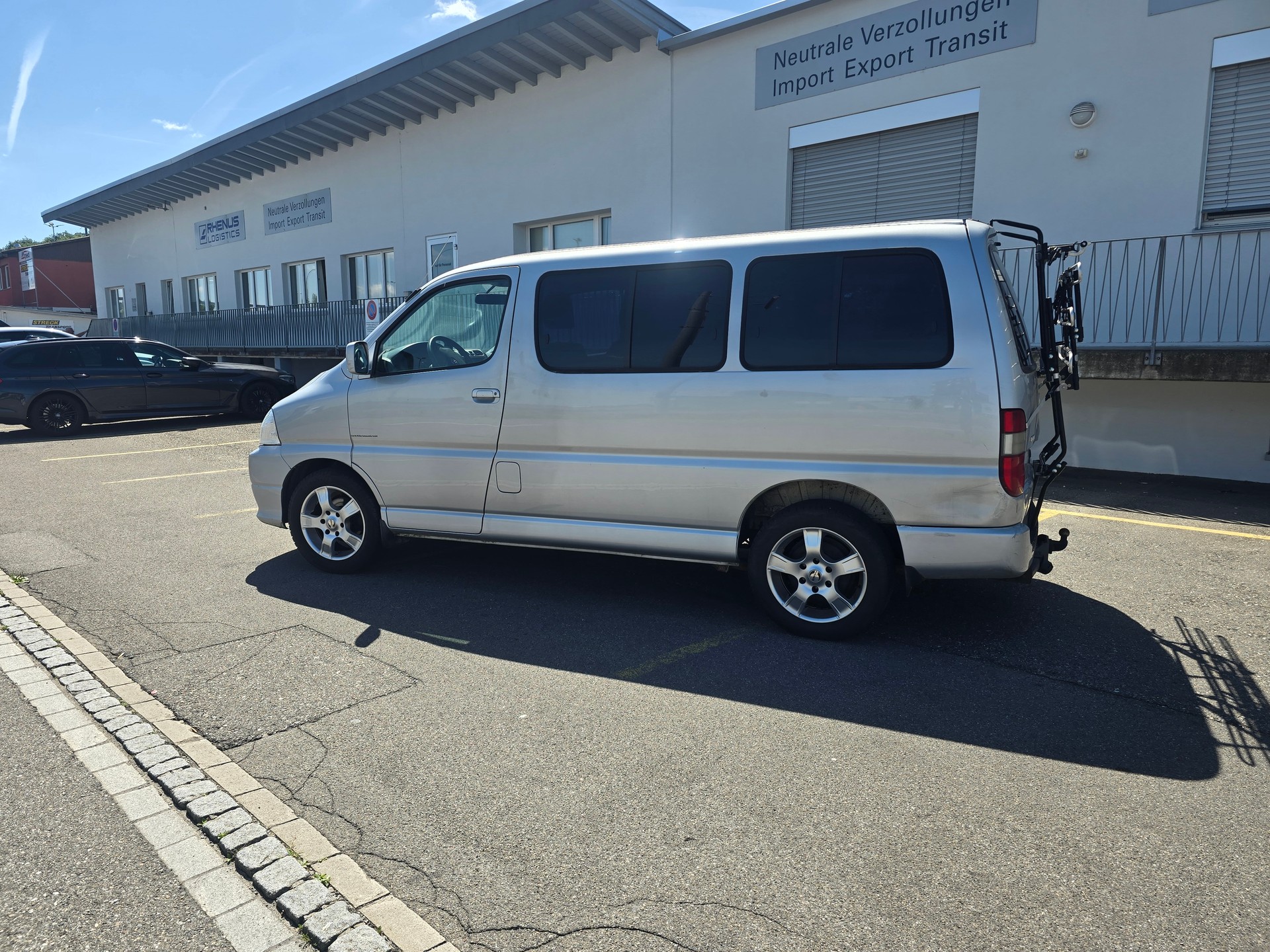 TOYOTA Hiace D-4D Wagon GL SWB-image-6