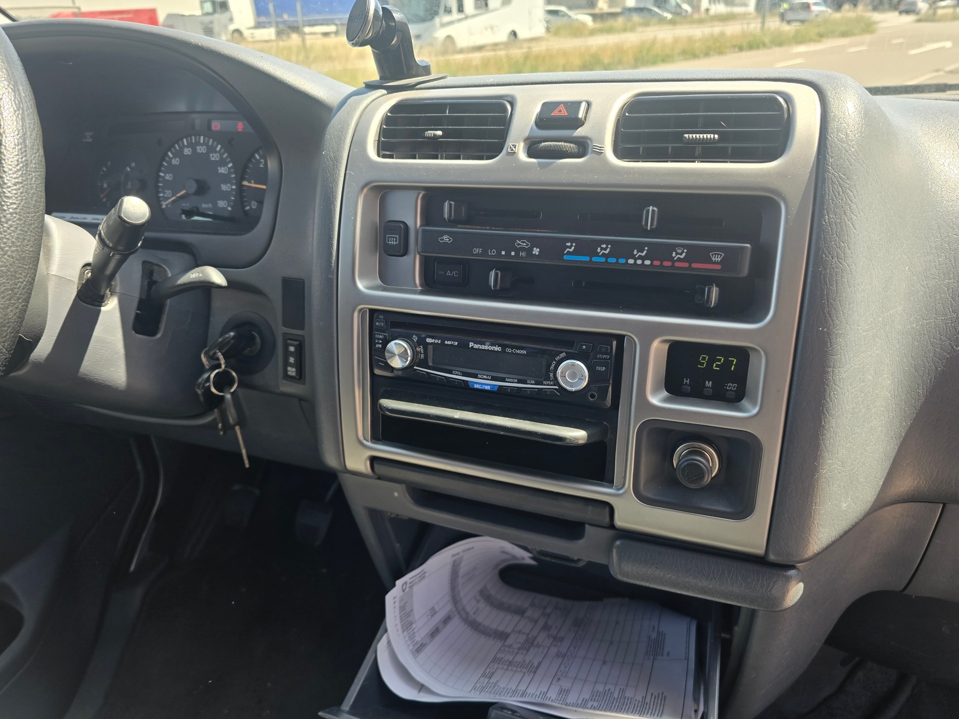 TOYOTA Hiace D-4D Wagon GL SWB-image-13