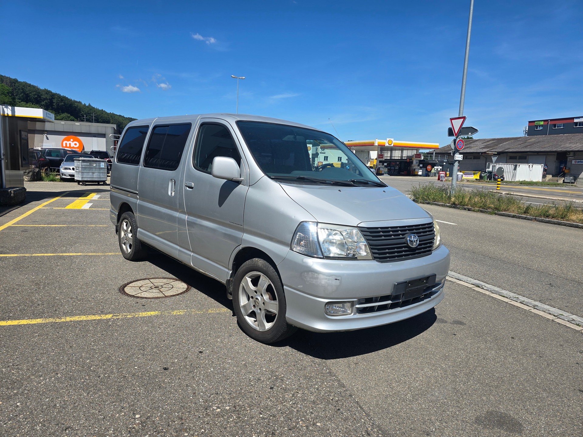 TOYOTA Hiace D-4D Wagon GL SWB-image-2