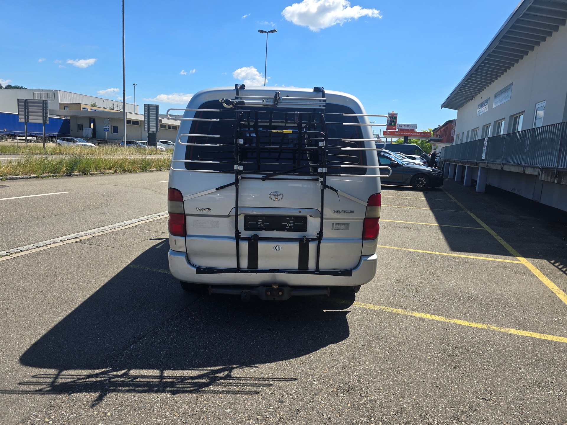 TOYOTA Hiace D-4D Wagon GL SWB-image-4